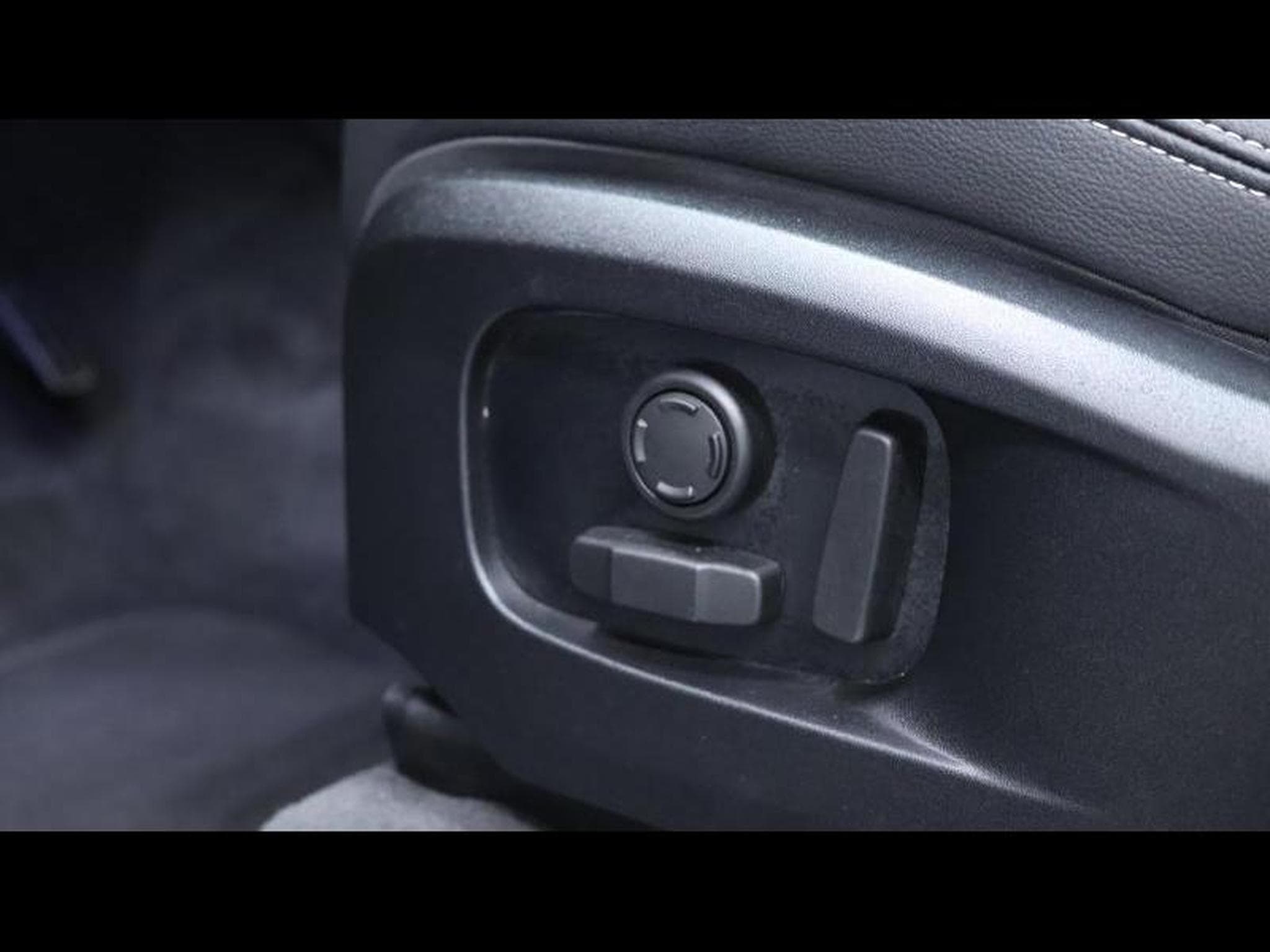 Jaguar F-Pace S D165 AWD Auto (2024) - Photo 13