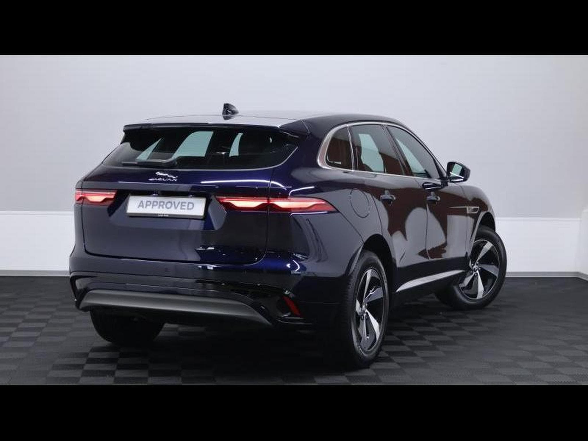 Jaguar F-Pace S D165 AWD Auto (2024) - Photo 4