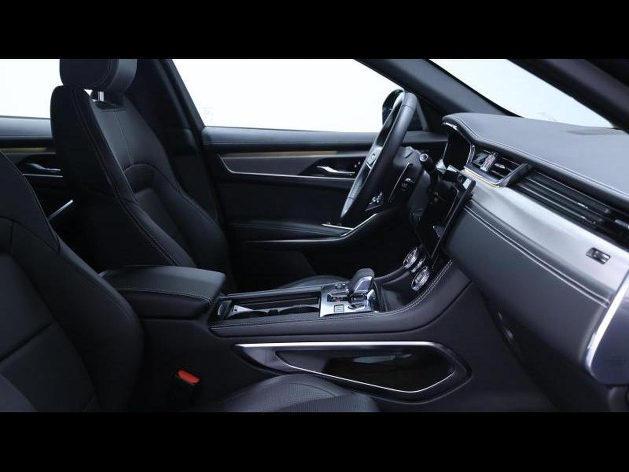 Jaguar F-Pace S D165 AWD Auto (2024) - Photo 8