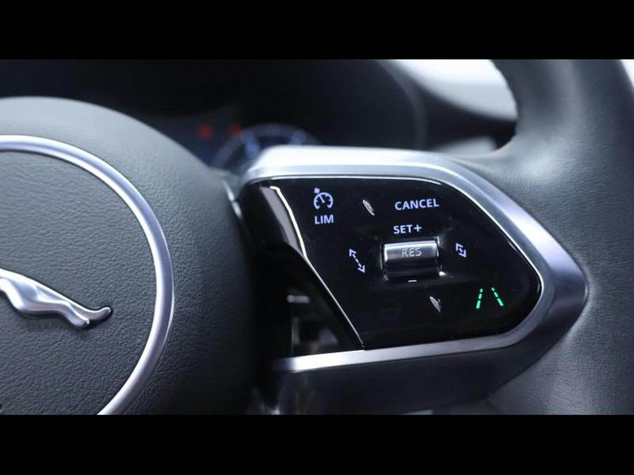 Jaguar E-Pace D165 R-Dynamic S AWD auto (2023) - Photo 16