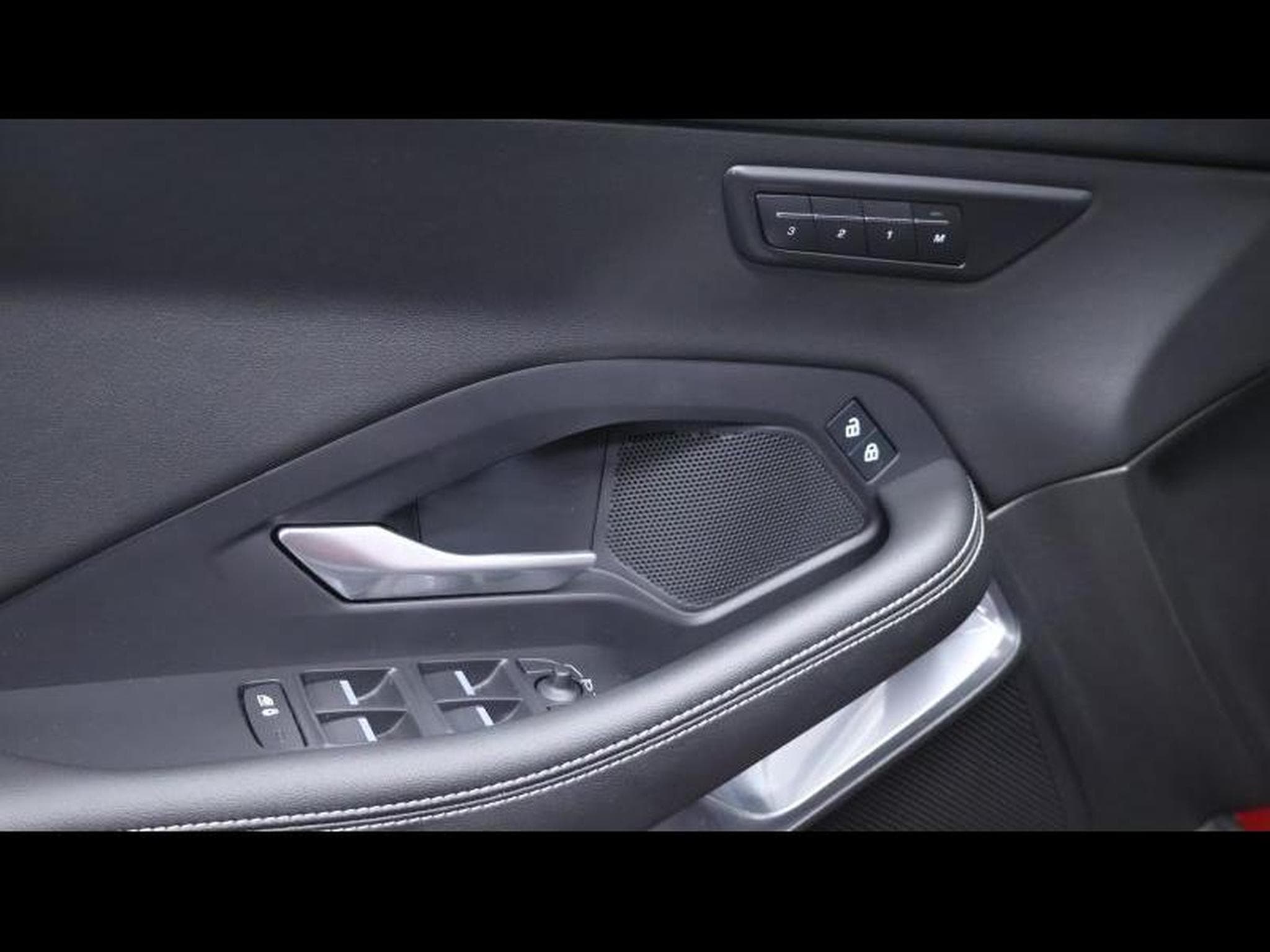 Jaguar E-Pace D165 R-Dynamic S AWD auto (2023) - Photo 21