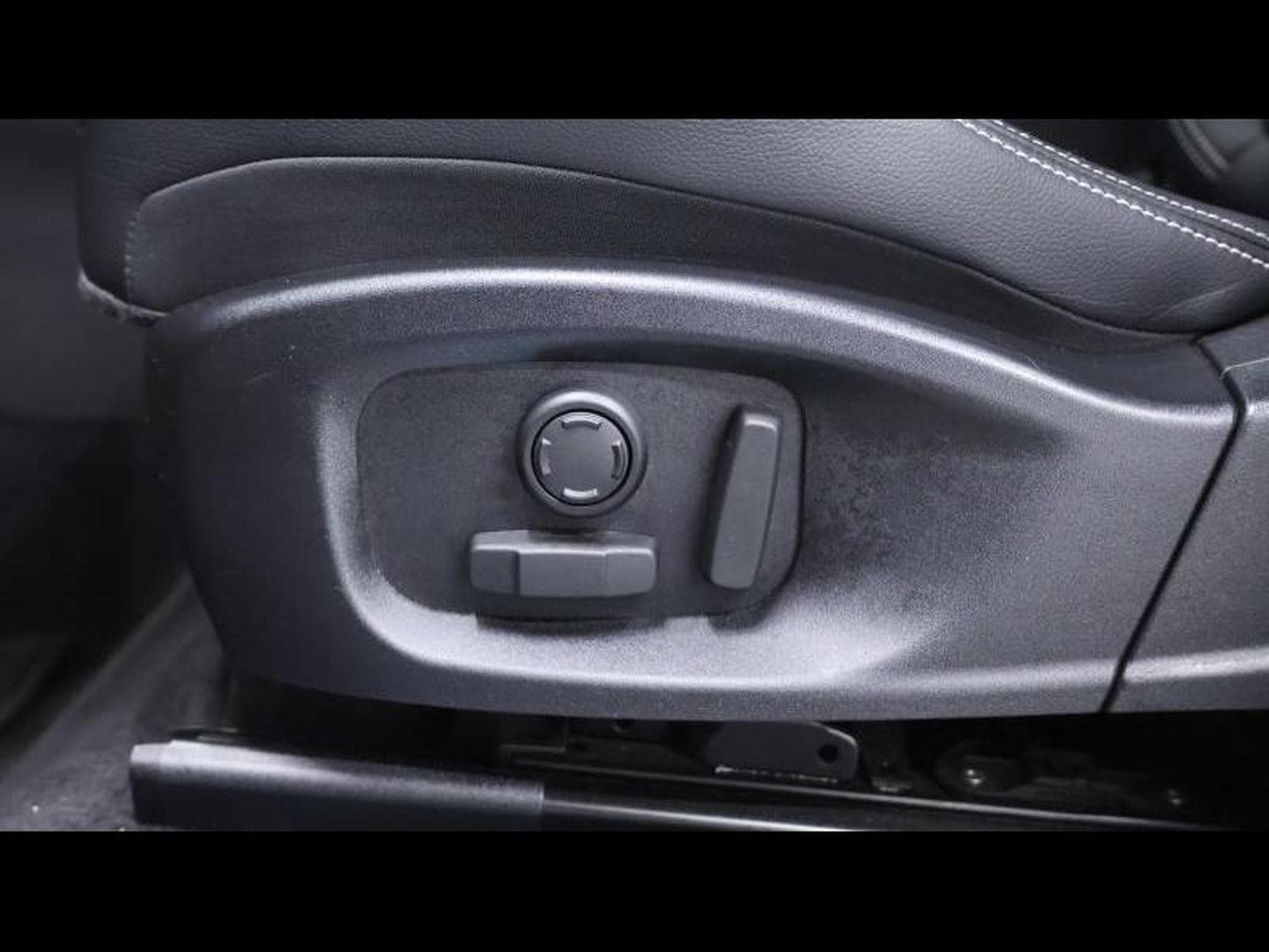 Jaguar E-Pace D165 R-Dynamic S AWD auto (2023) - Photo 22