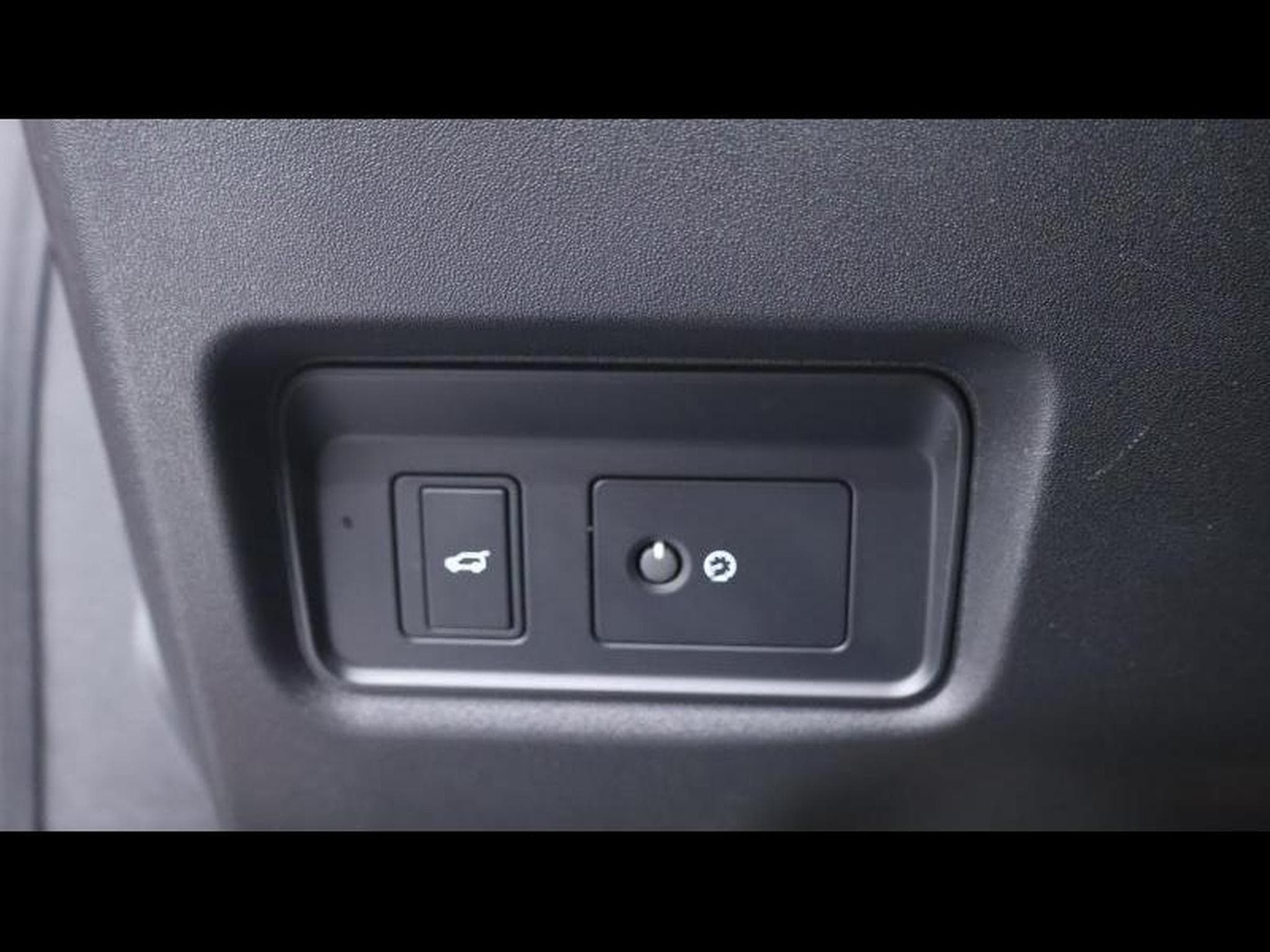 Jaguar E-Pace D165 R-Dynamic S AWD auto (2023) - Photo 23