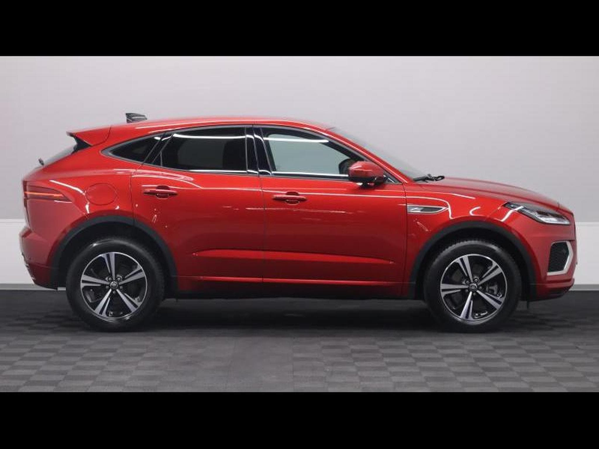 Jaguar E-Pace D165 R-Dynamic S AWD auto (2023) - Photo 3