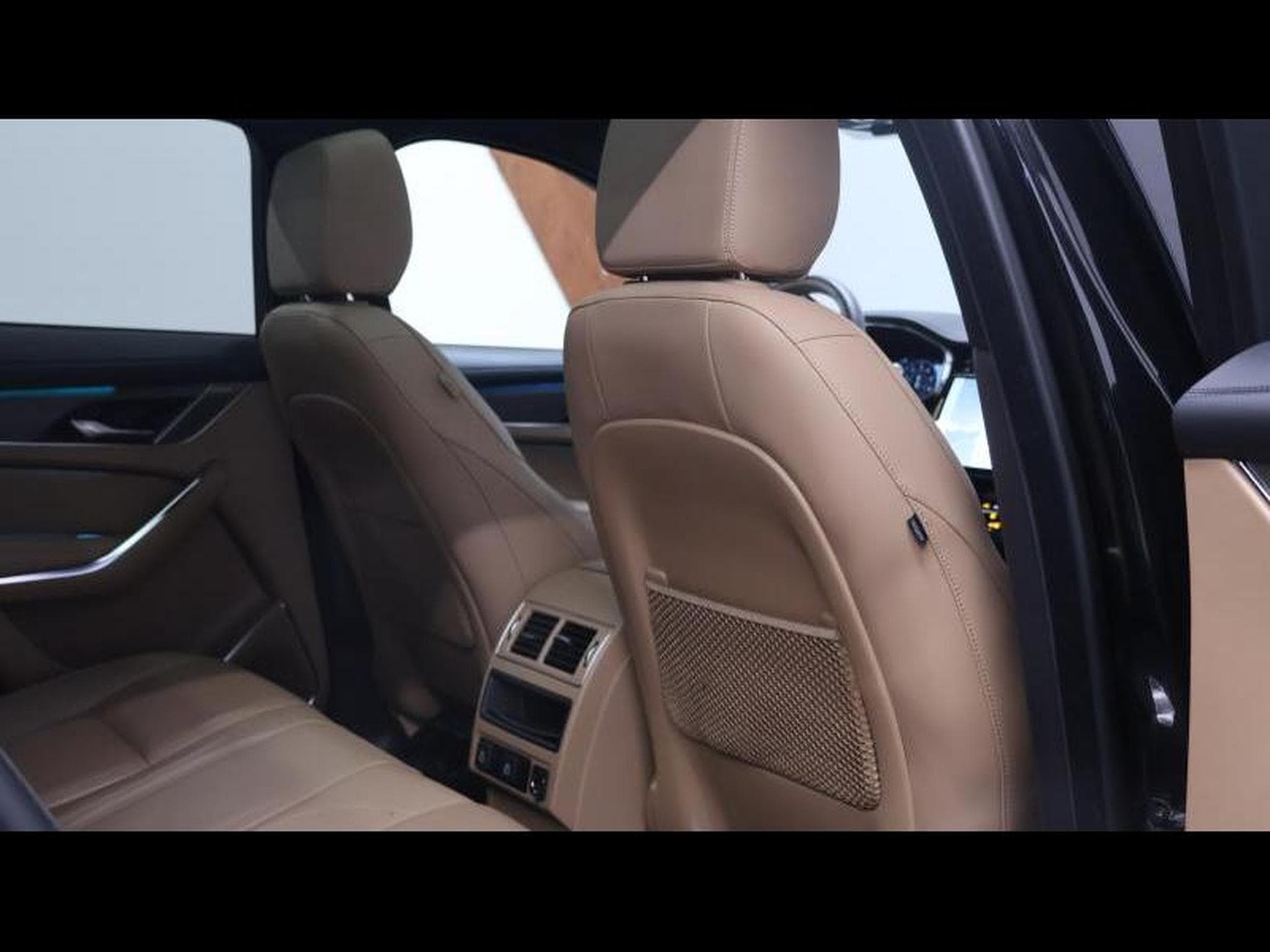 Jaguar F-Pace P400e SE (2022) - Photo 12