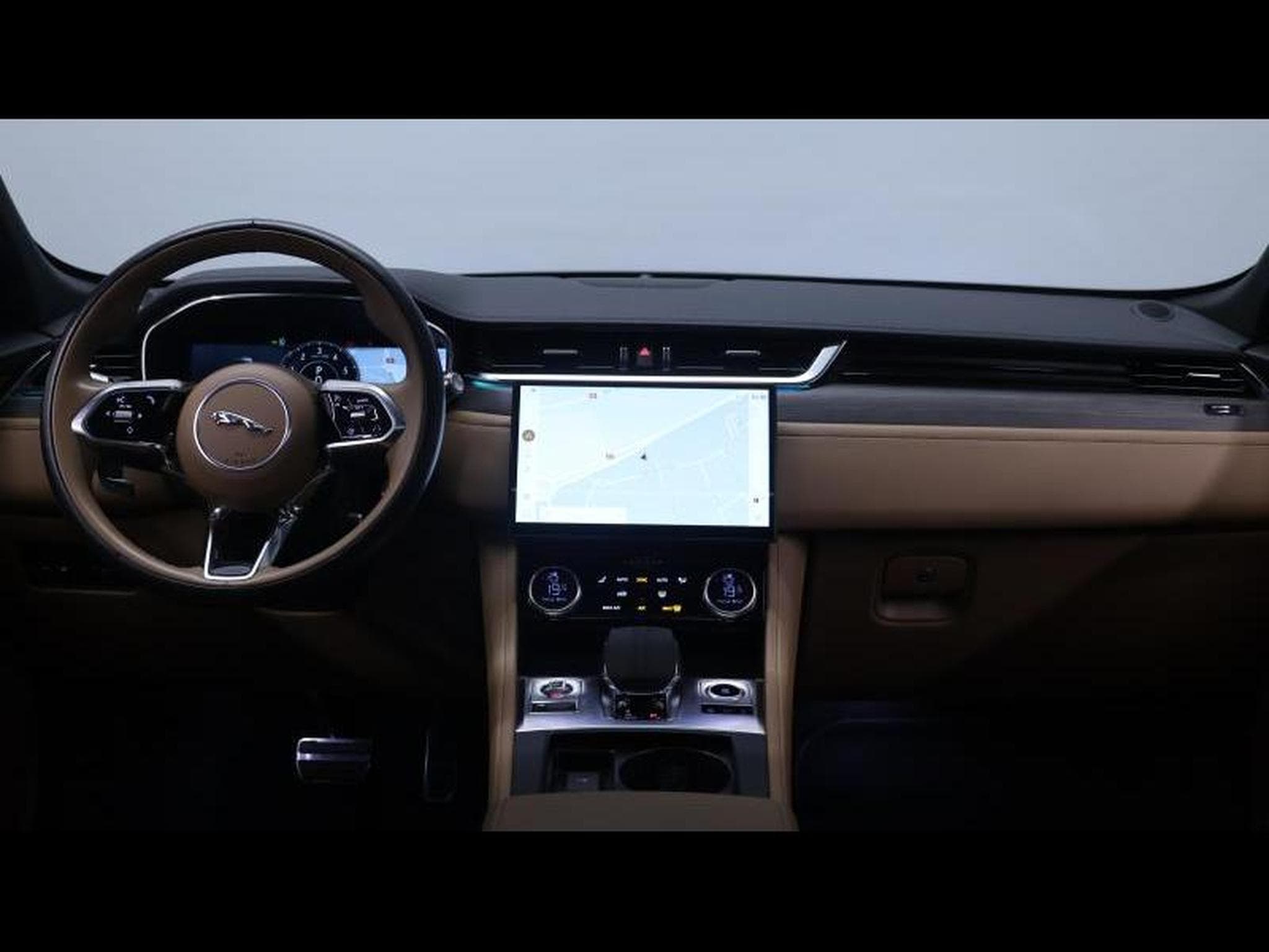 Jaguar F-Pace P400e SE (2022) - Photo 13