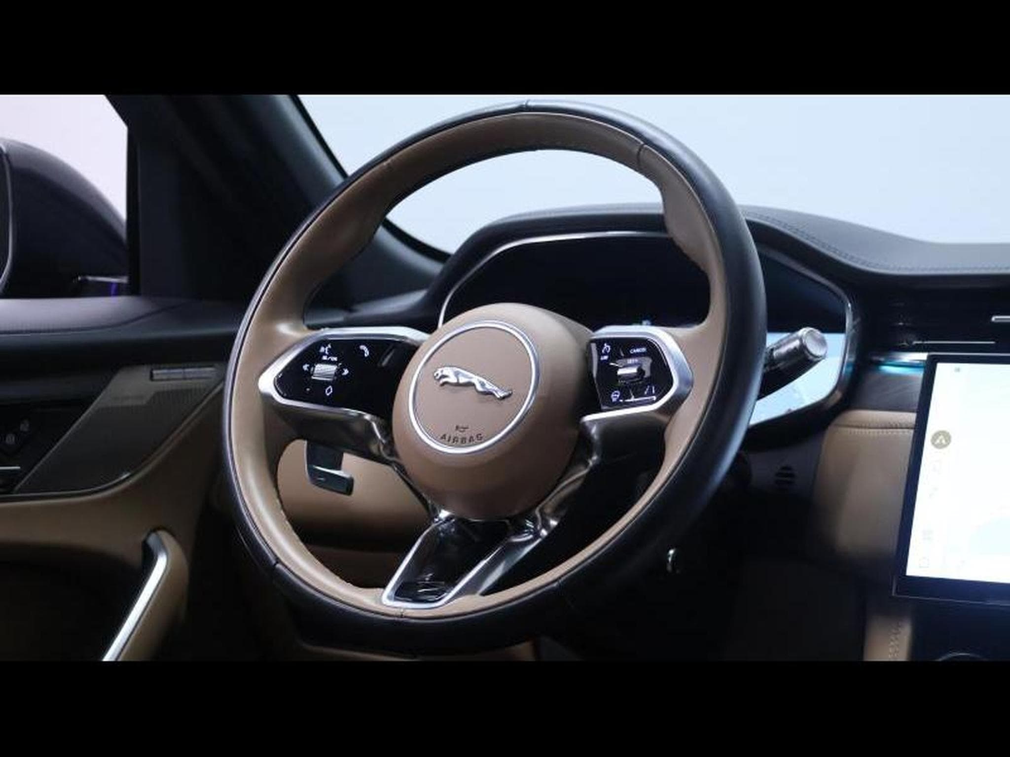 Jaguar F-Pace P400e SE (2022) - Photo 14
