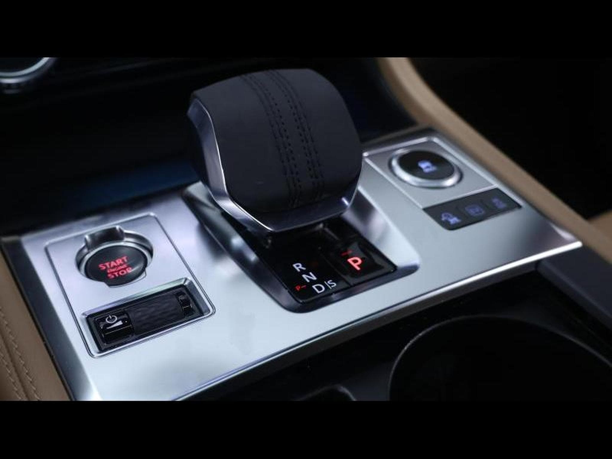 Jaguar F-Pace P400e SE (2022) - Photo 17