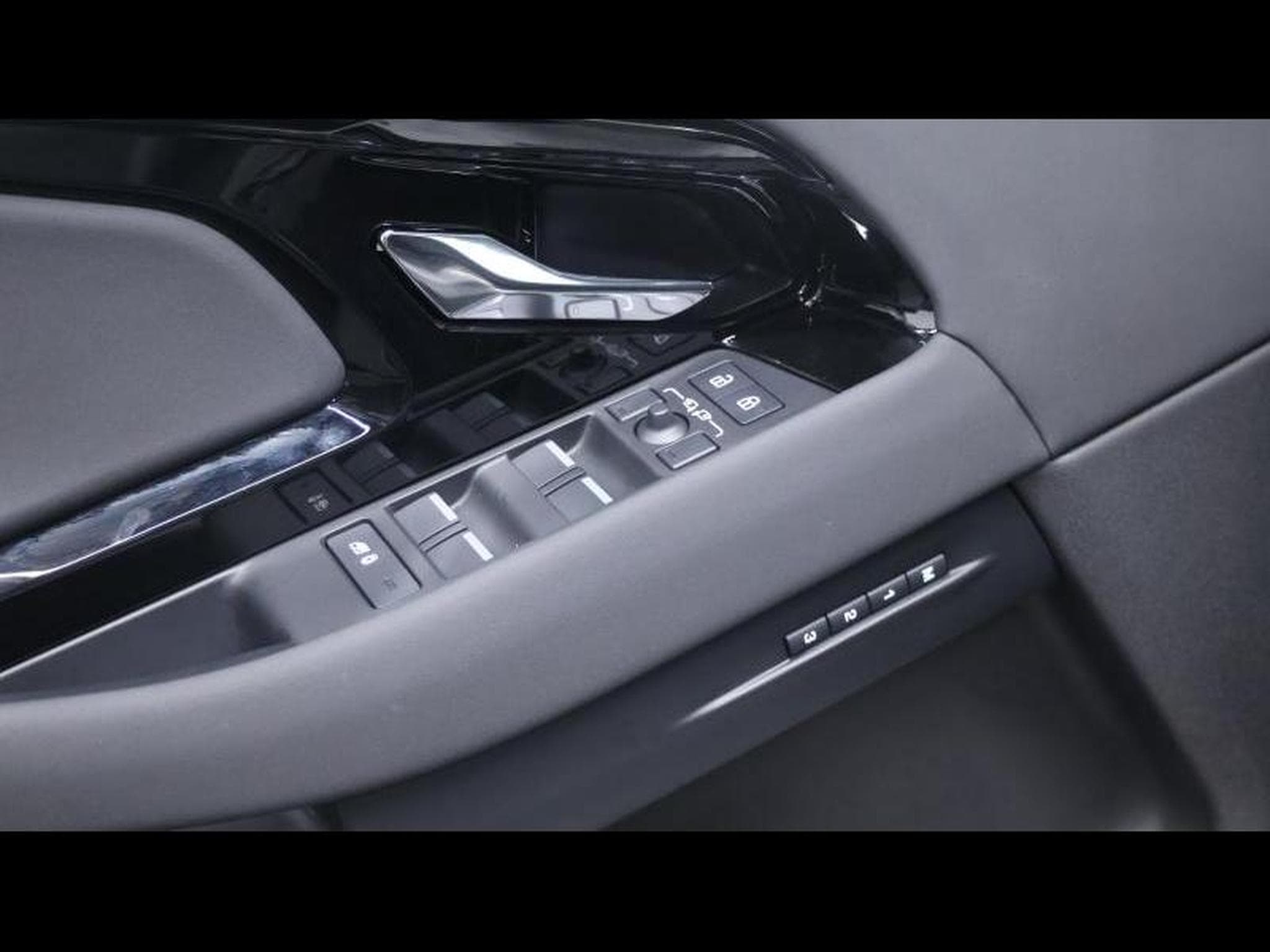 Land-Rover Range Rover Evoque D165 S AWD Auto (2024) - Photo 22