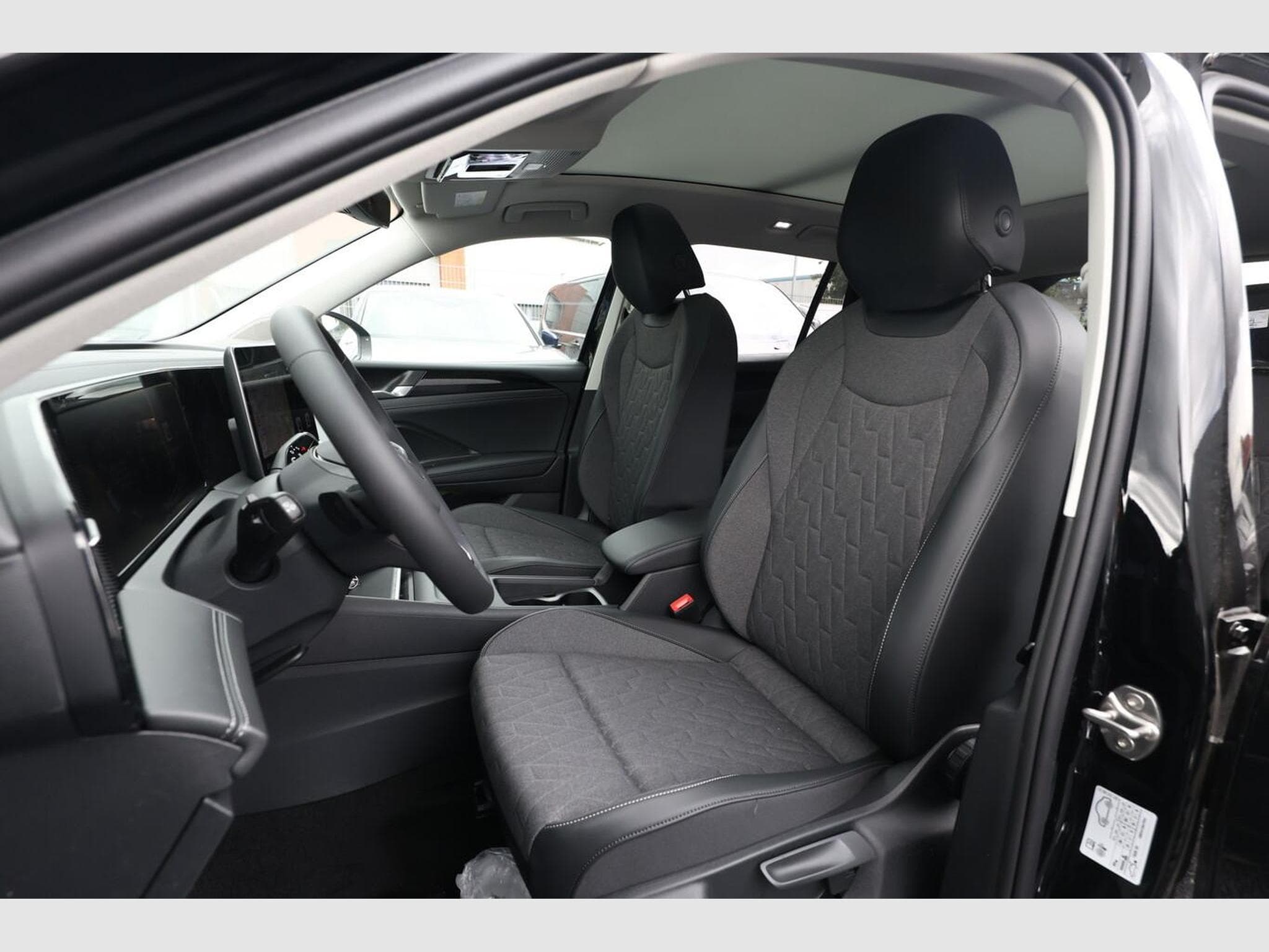 VW Tiguan DSG LED+ Pano (2026) - Photo 6