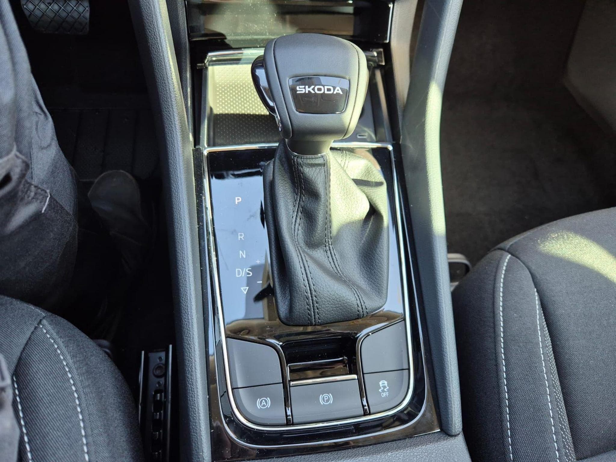 Skoda Karoq 1.5 TSI 150PS (2026) - Photo 24