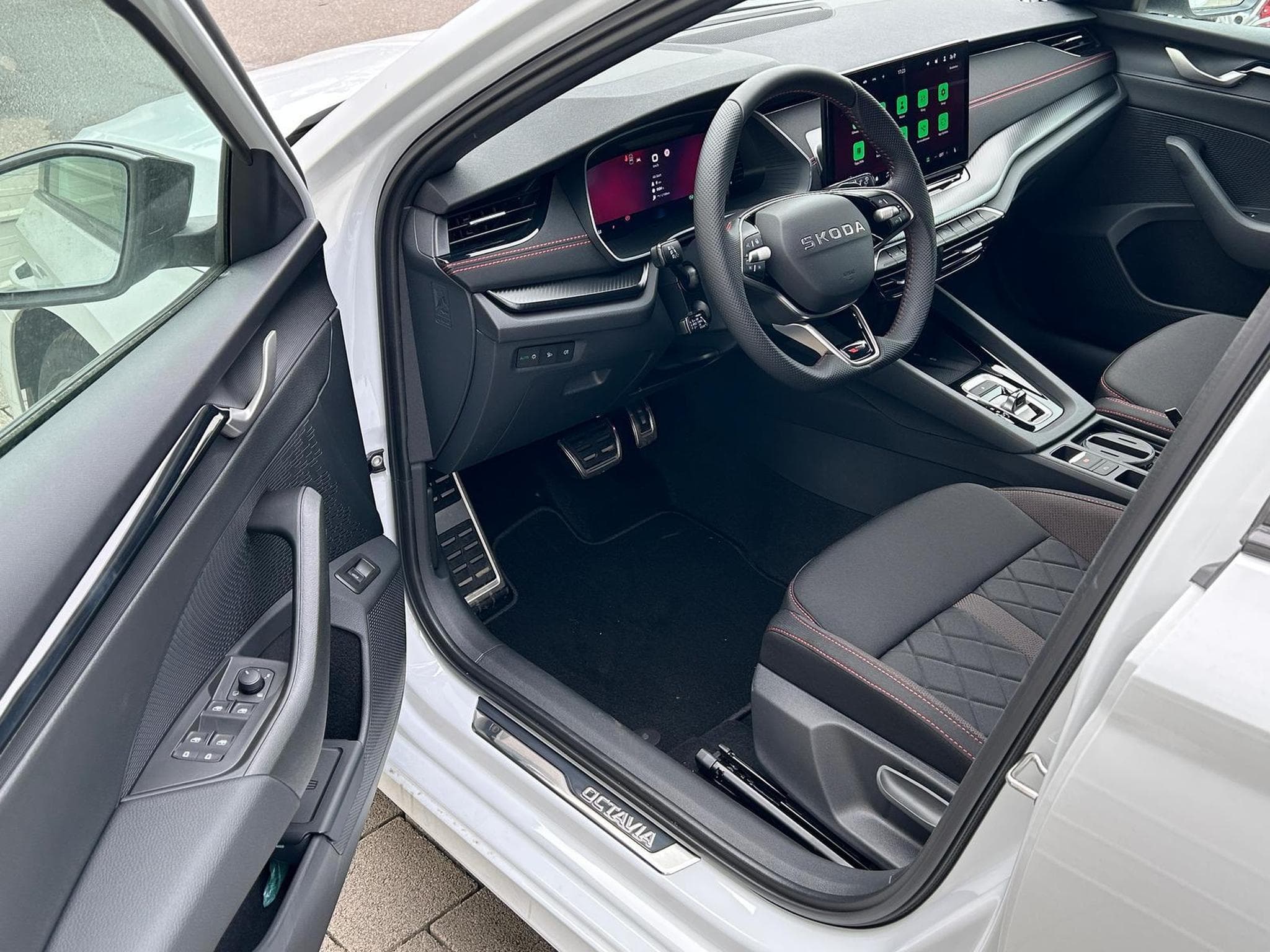 Skoda Octavia RS (2026) - Photo 6