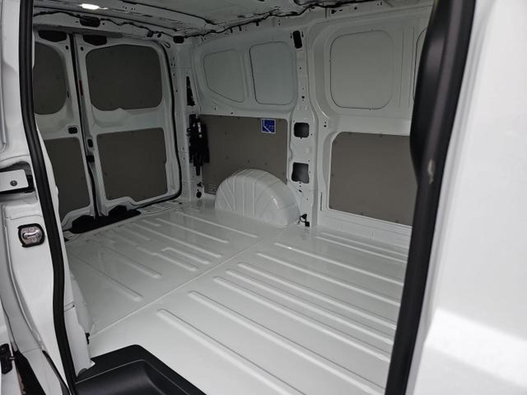 VW T7 Transporter Kaste 2.0 TDI 81 kW KR (2025) - Photo 12