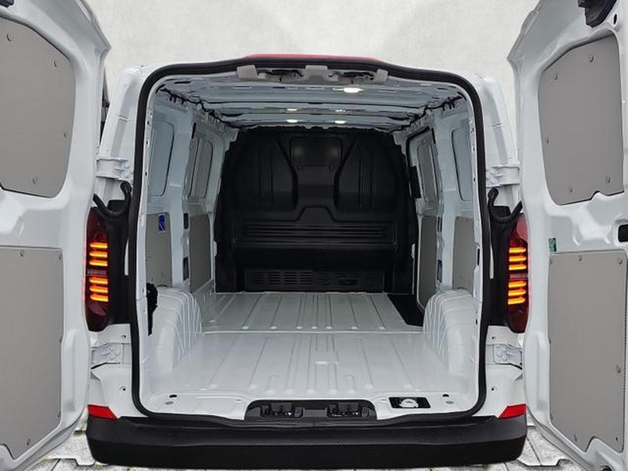 VW T7 Transporter Kaste 2.0 TDI 81 kW KR (2025) - Photo 13