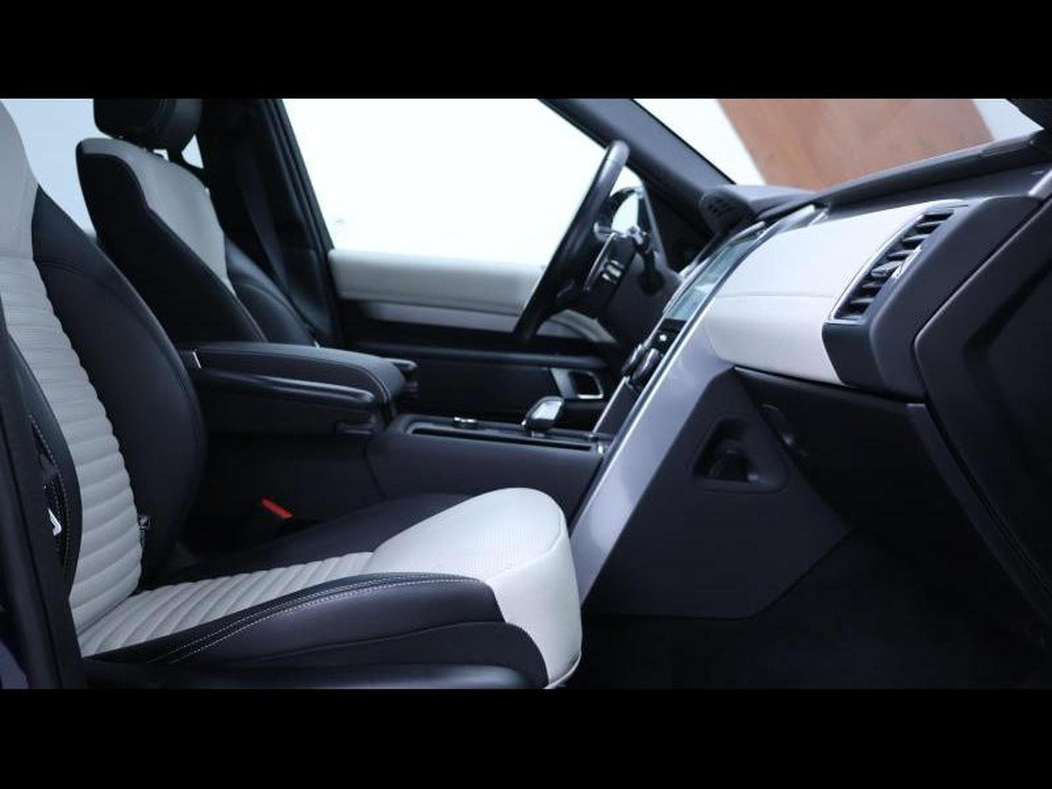 Land-Rover Discovery R-Dynamic P360 AWD auto (2021) - Photo 11