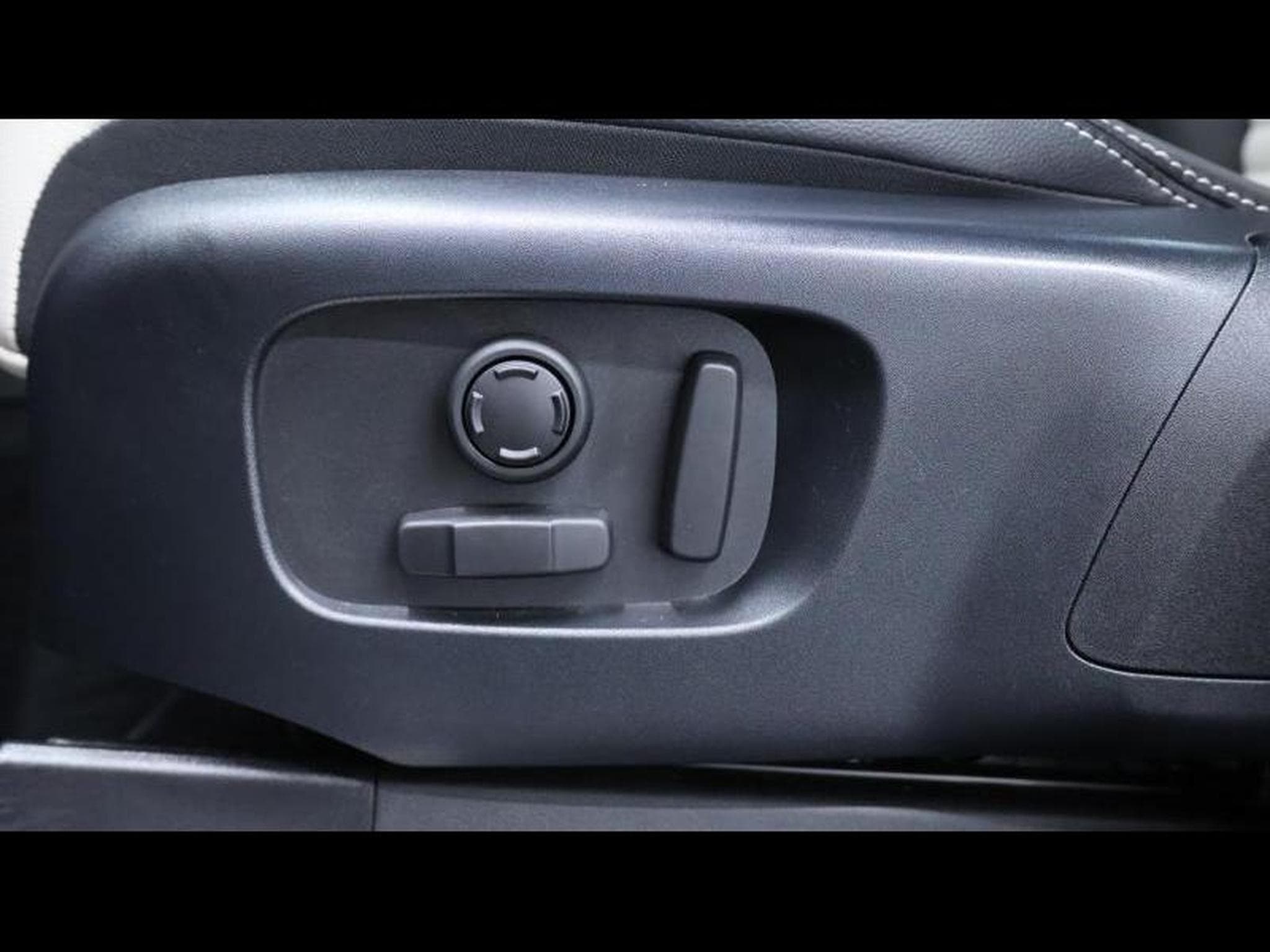 Land-Rover Discovery R-Dynamic P360 AWD auto (2021) - Photo 26