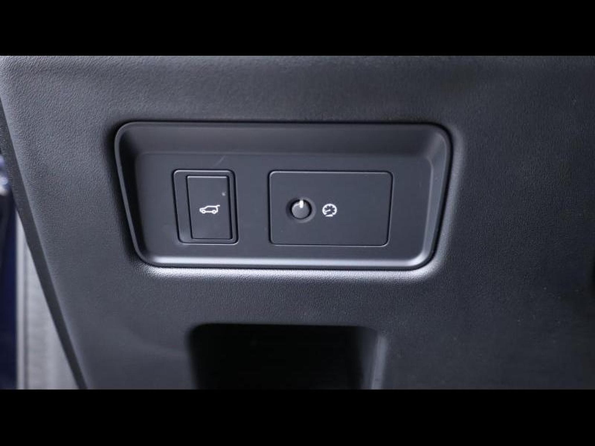 Land-Rover Discovery R-Dynamic P360 AWD auto (2021) - Photo 29