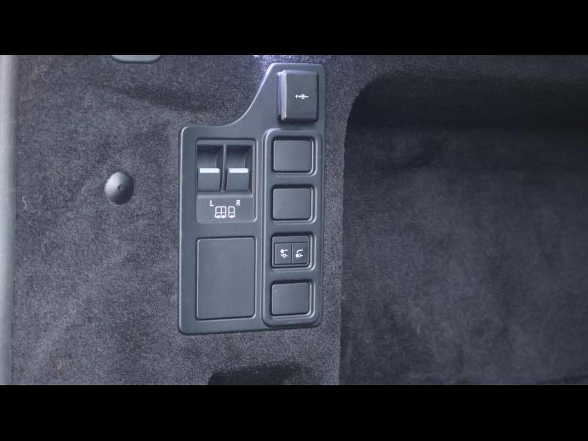 Land-Rover Discovery R-Dynamic P360 AWD auto (2021) - Photo 31