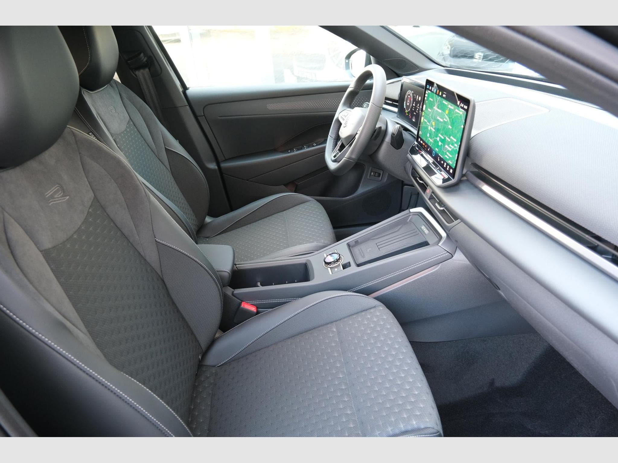 VW T-Roc 1.5 eTSI DSG (2026) - Photo 24