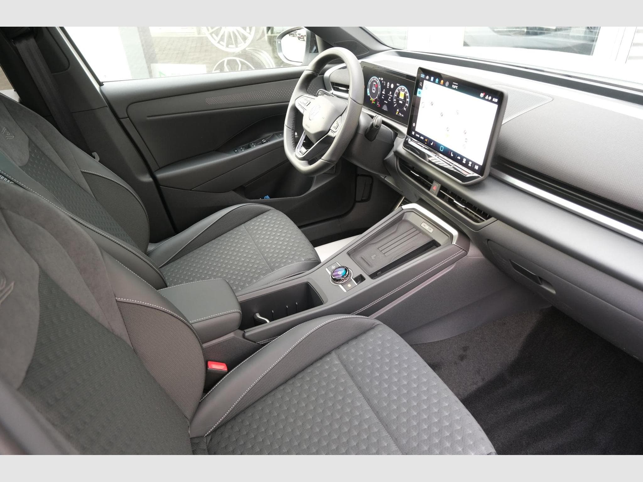 VW T-Roc 1.5 eTSI DSG (2026) - Photo 21