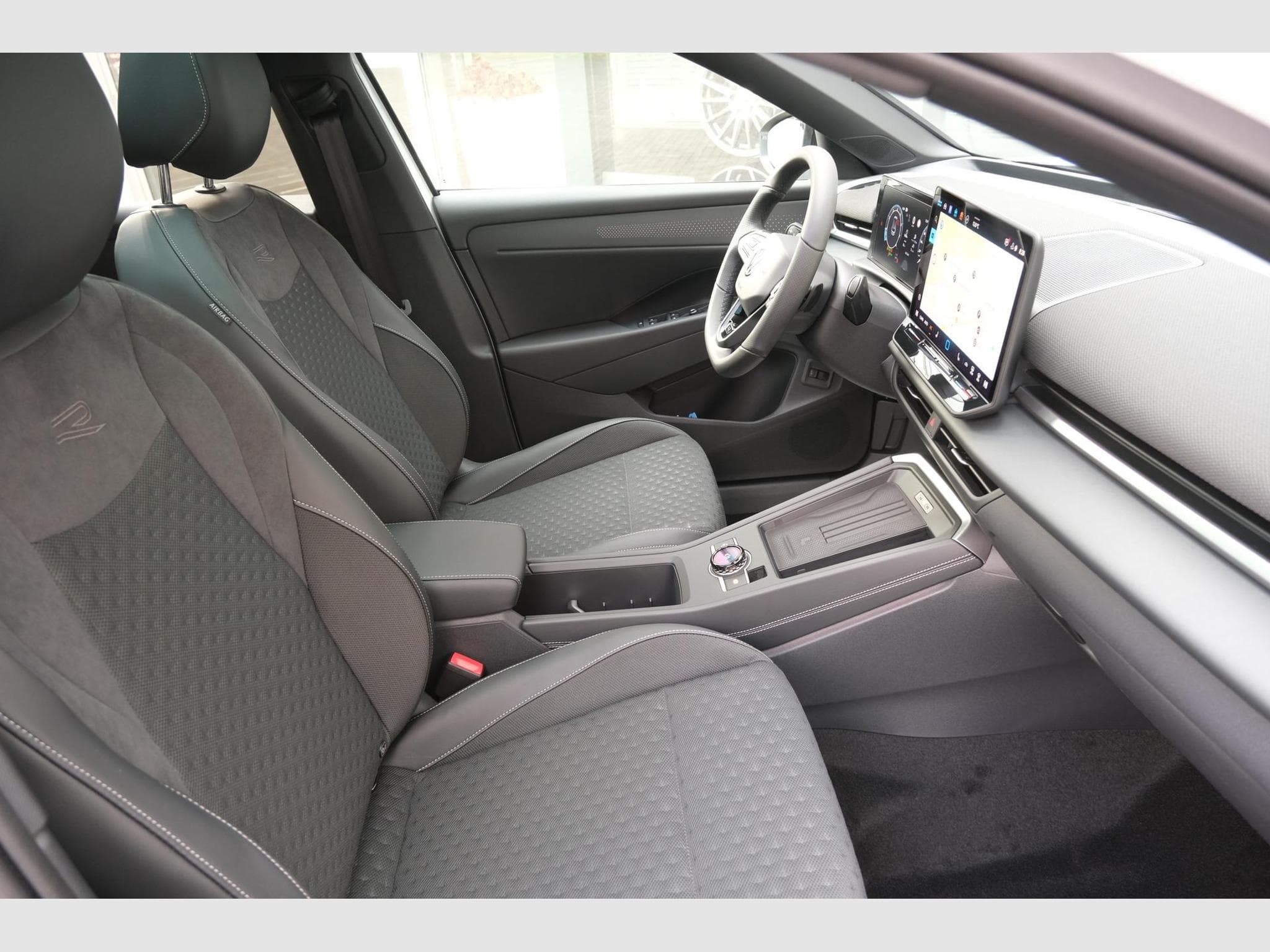 VW T-Roc 1.5 eTSI DSG (2026) - Photo 6