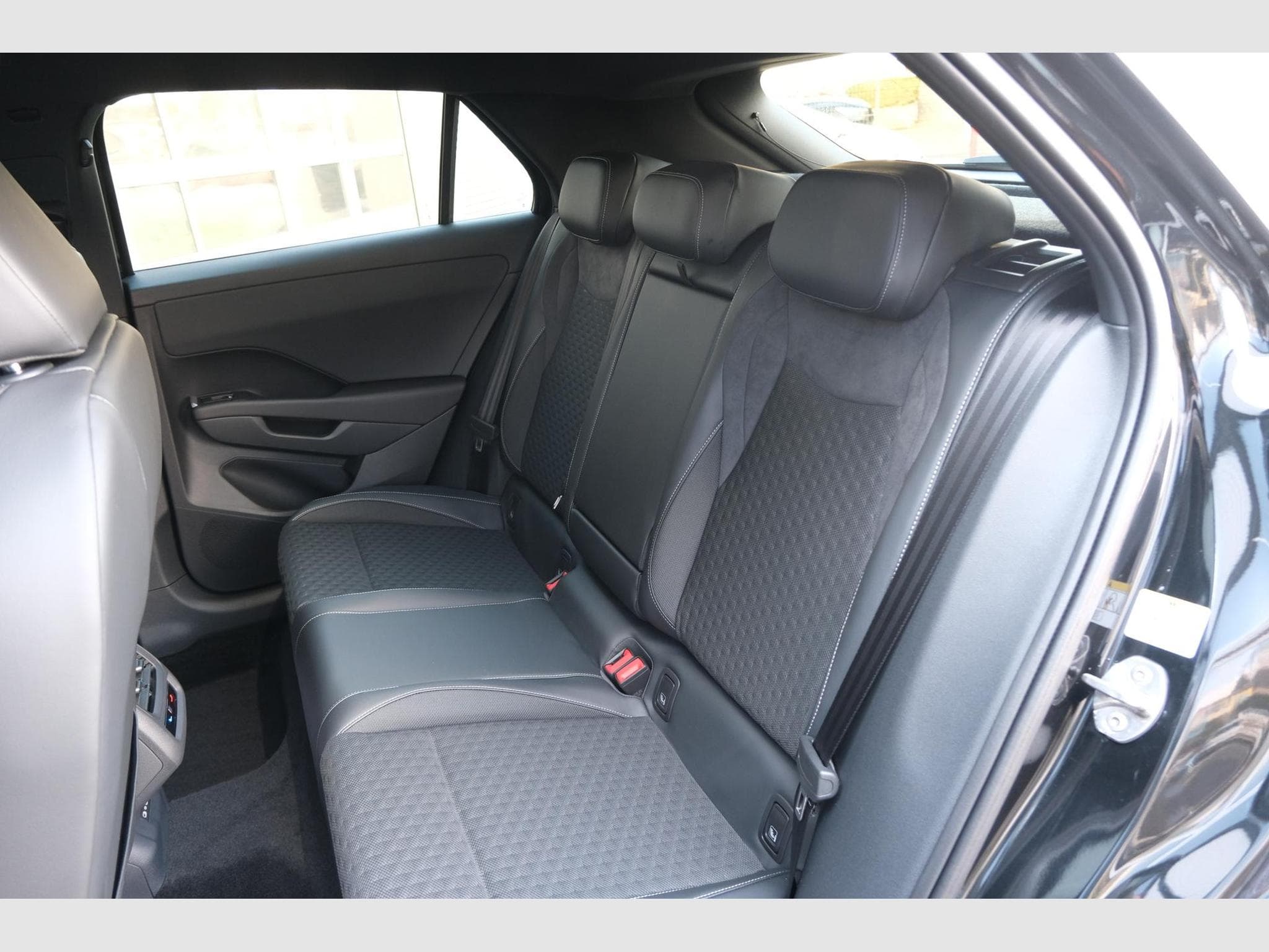 VW T-Roc 1.5 eTSI DSG (2026) - Photo 9