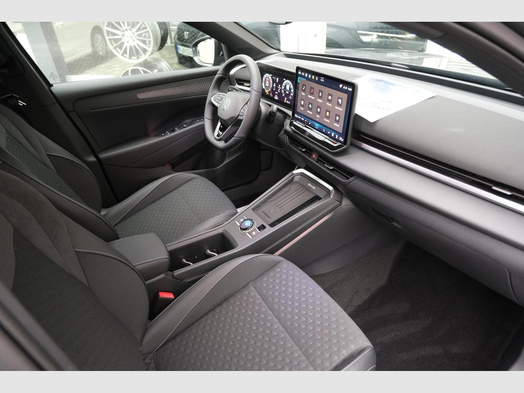 VW T-Roc 1.5 eTSI DSG (2026) - Photo 24