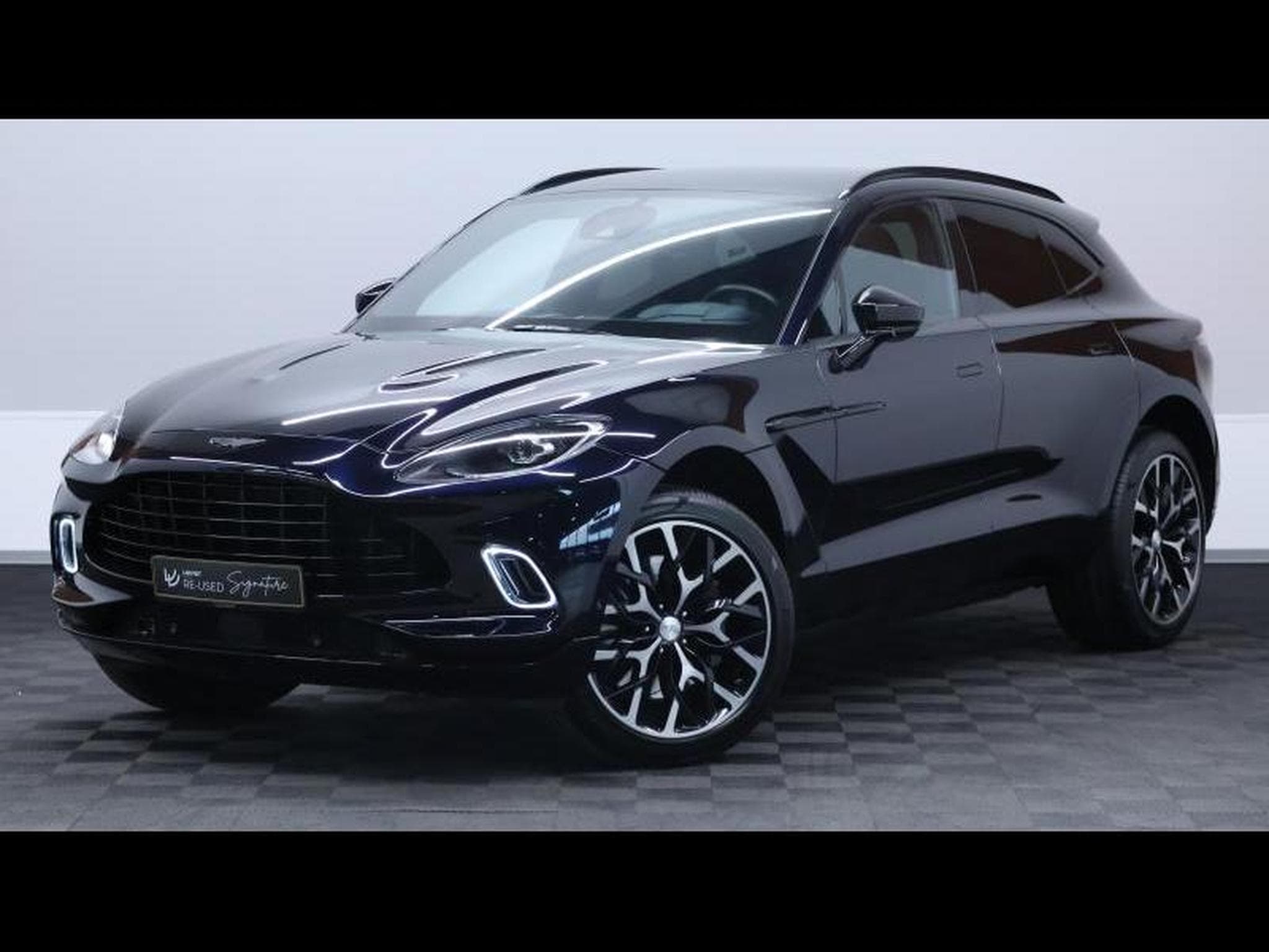 Aston-Martin DBX 4.0 V8 550 (2021) - Photo 1