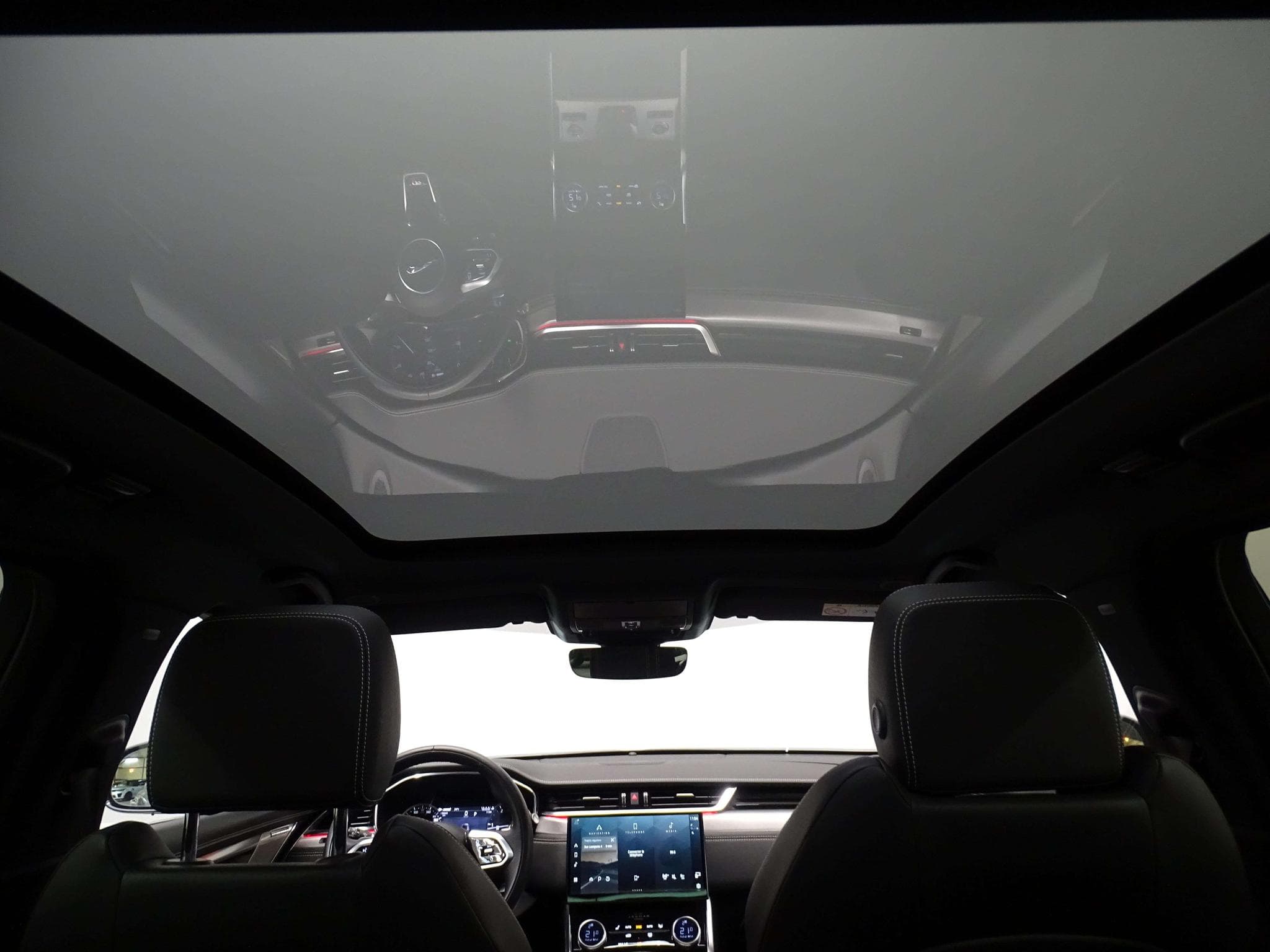 Jaguar XF D200 R-DYNAMIC SE AWD AUTO (2023) - Photo 10