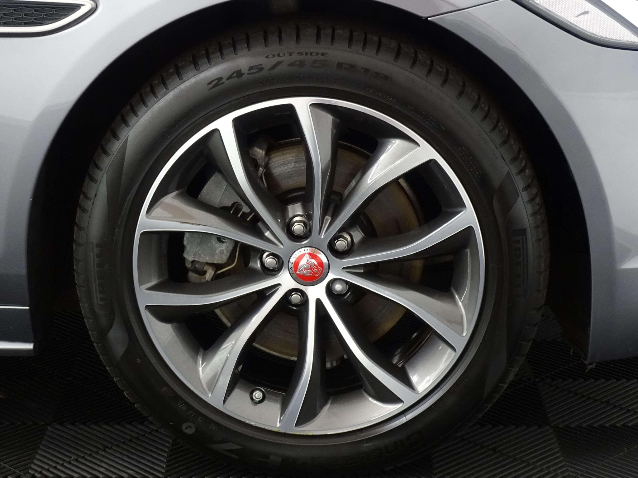 Jaguar XF D200 R-DYNAMIC SE AWD AUTO (2023) - Photo 6