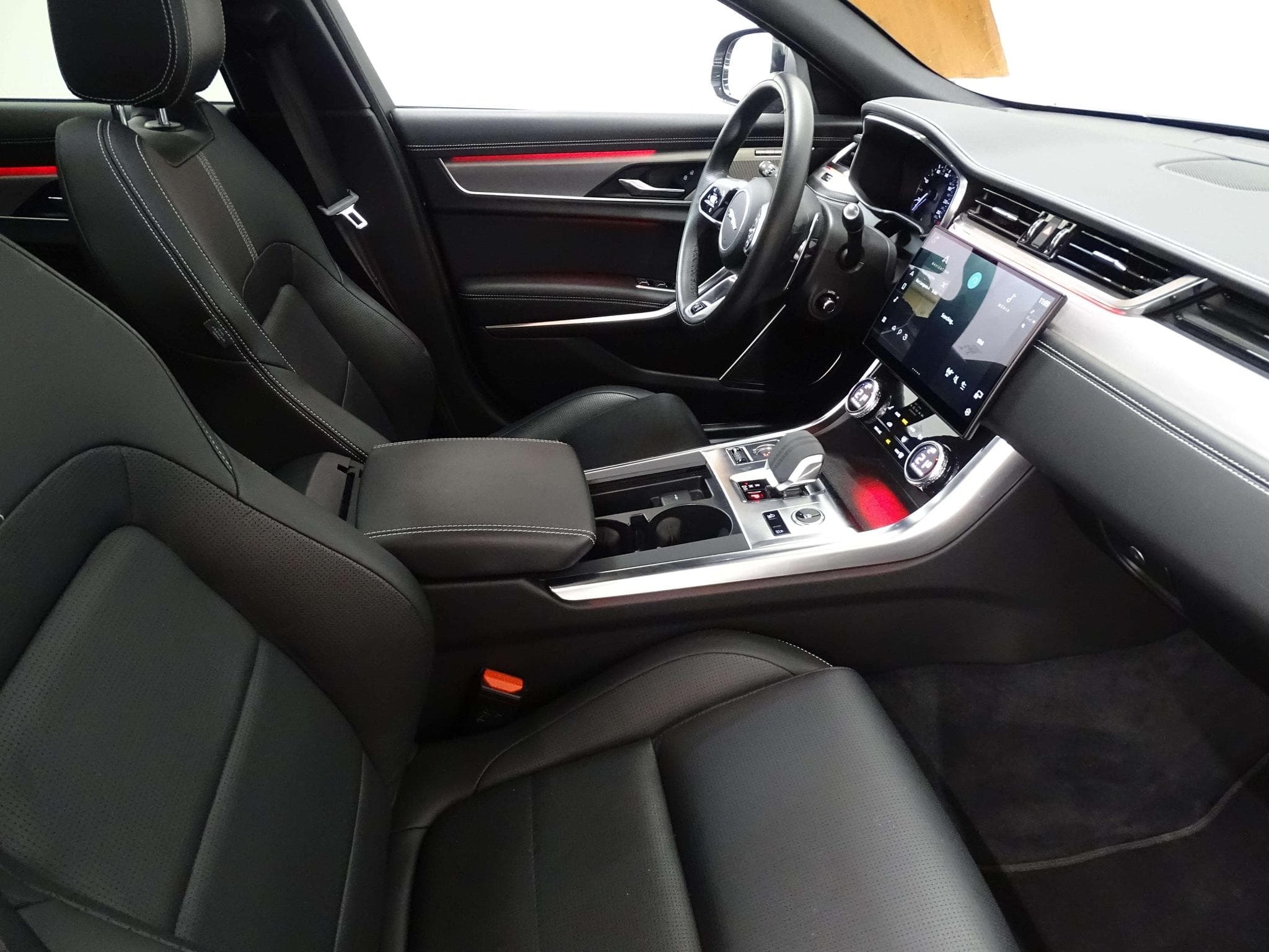 Jaguar XF D200 R-DYNAMIC SE AWD AUTO (2023) - Photo 7