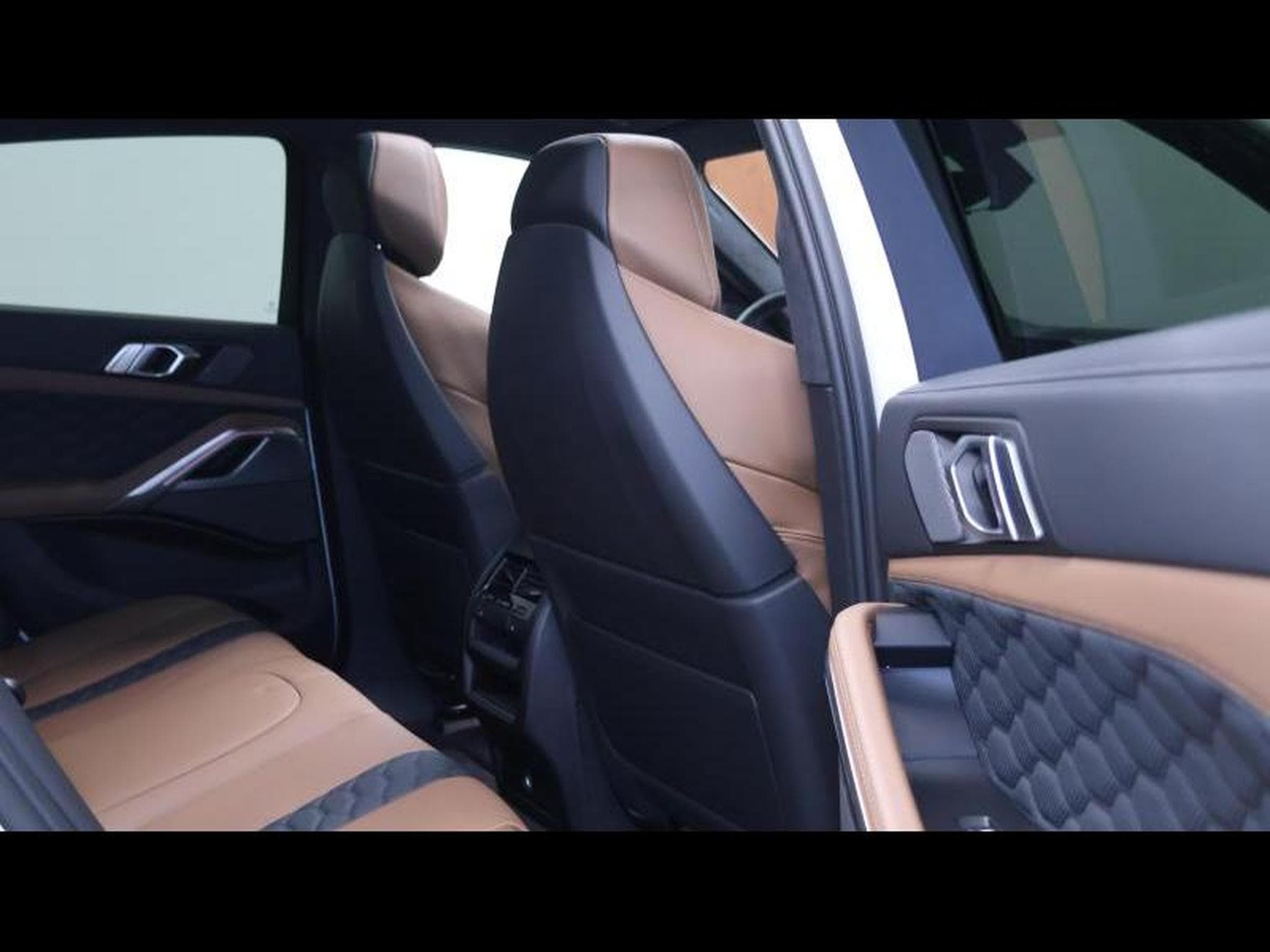 BMW X6M Competition 4.4 V8 bi-turbo (2021) - Photo 11
