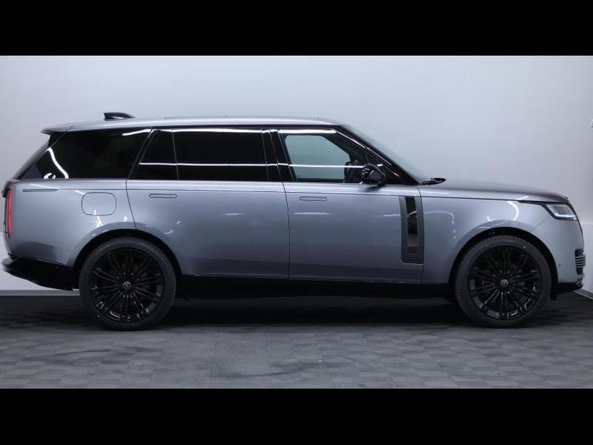 Land-Rover Range Rover LWB P615 SV AWD Auto (2025) - Photo 3