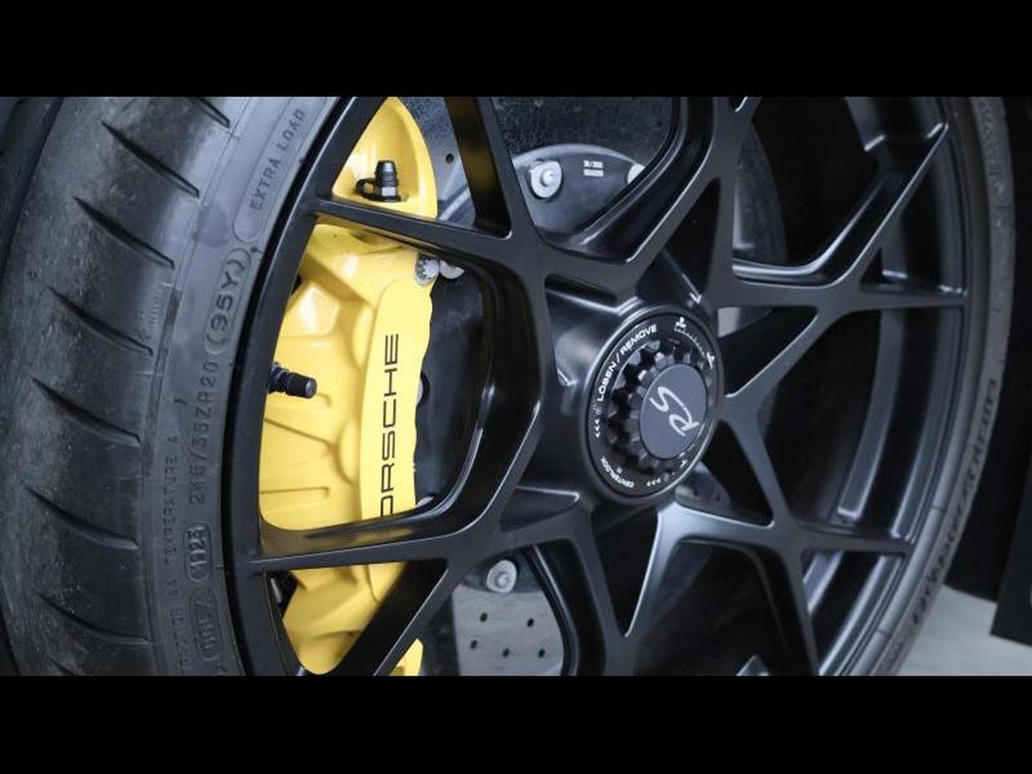 Porsche Boxster 718 Spyder RS PDK * Ceramic brakes - 3D yellow printed carbo (2024) - Photo 17