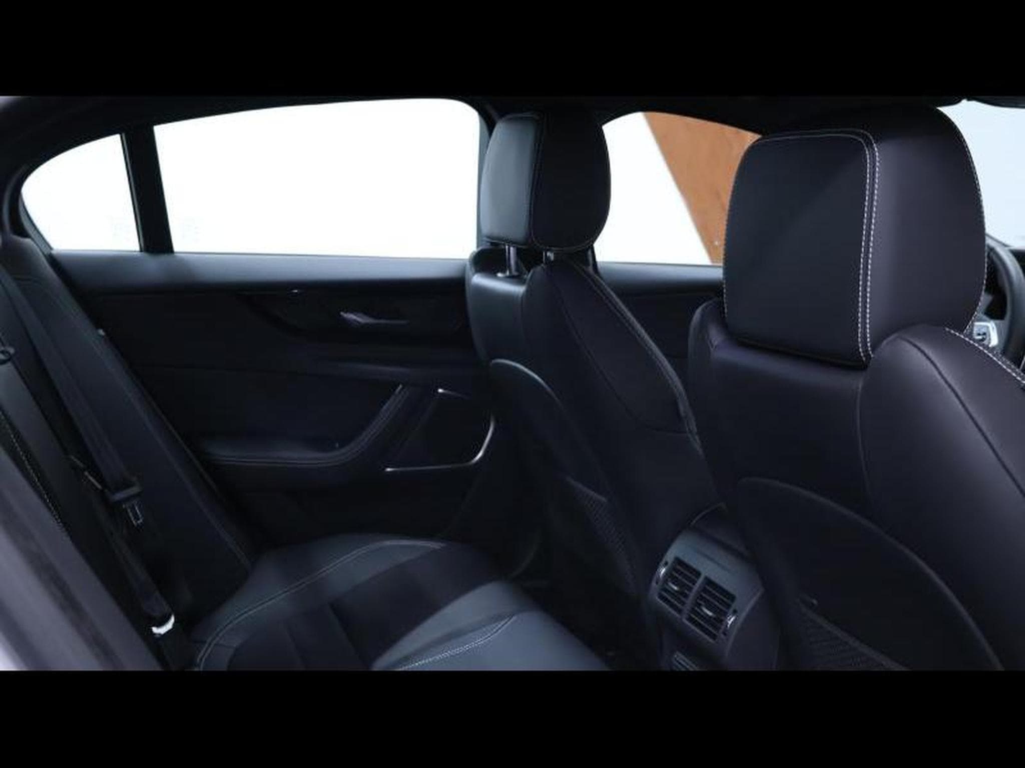 Jaguar XE D200 R-Dynamic S RWD Auto (2024) - Photo 12