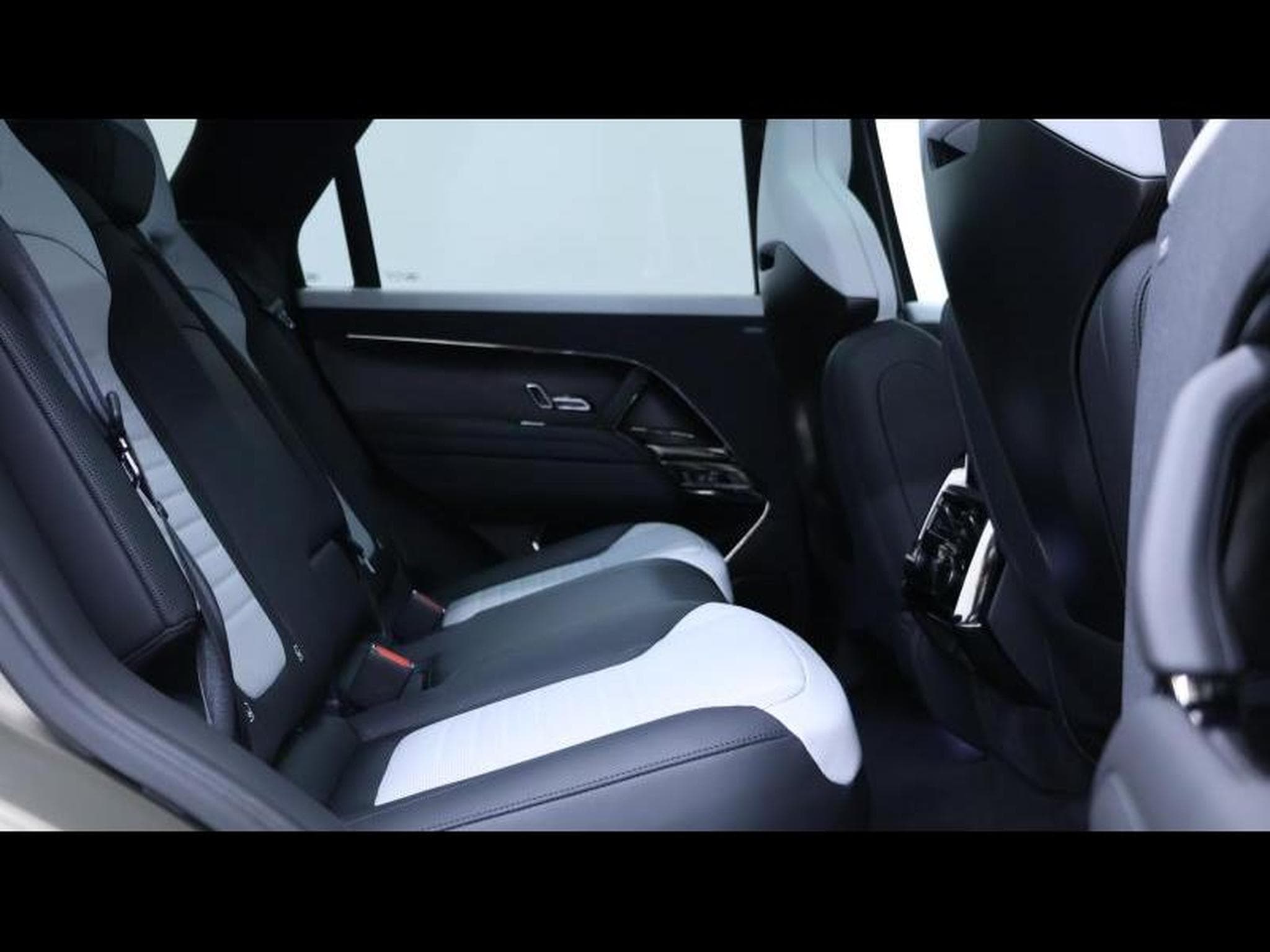 Land-Rover Range Rover Sport SV Edition One (2024) - Photo 11
