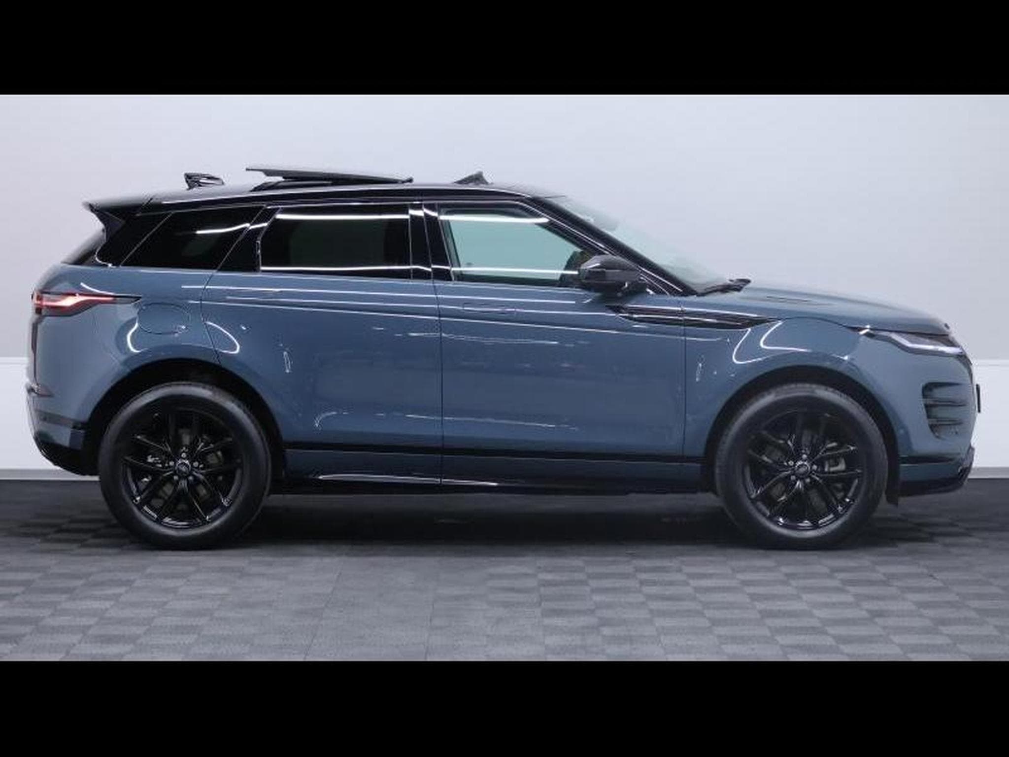 Land-Rover Range Rover Evoque D200 Dynamic SE AWD Auto (2025) - Photo 3