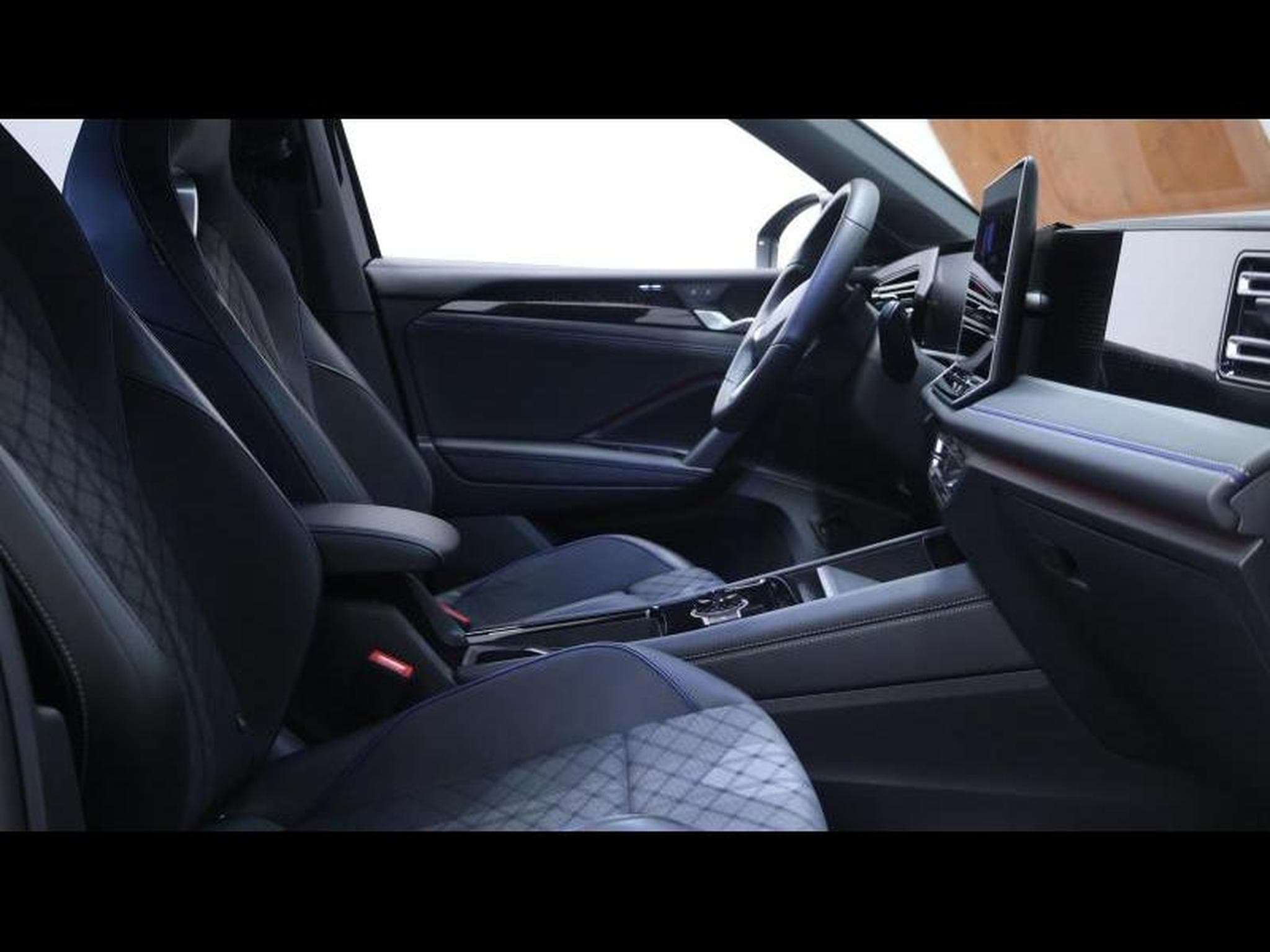 VW Tiguan New Tiguan TDi 150 R-Line Black Style DSG7 (2024) - Photo 10