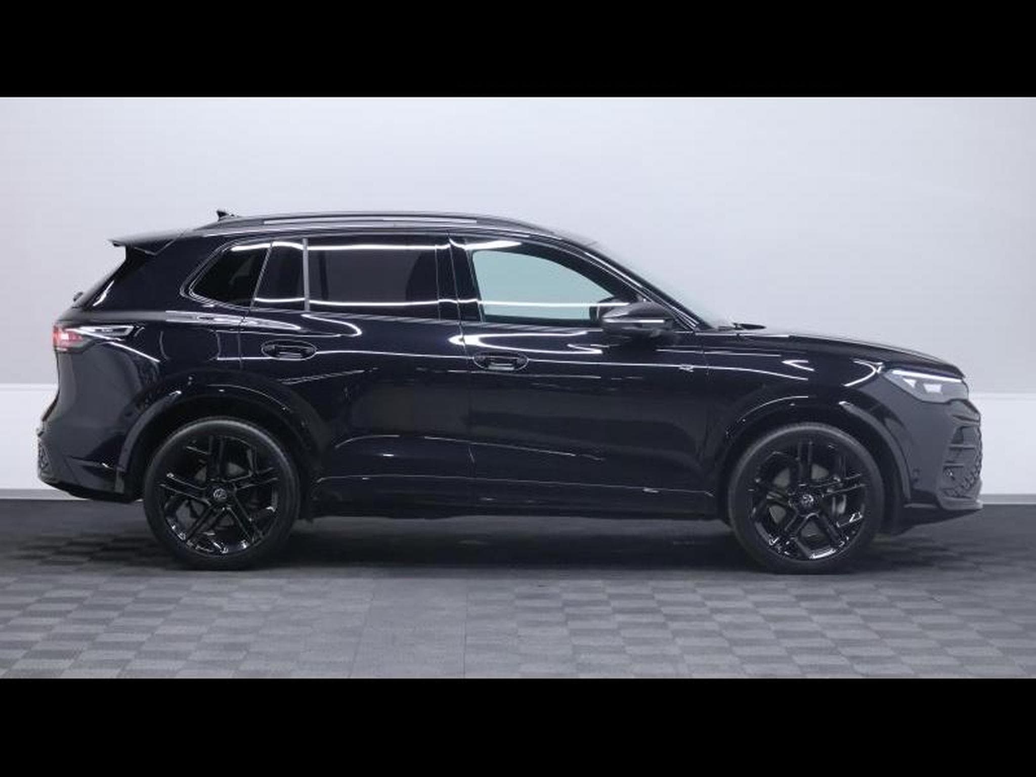 VW Tiguan New Tiguan TDi 150 R-Line Black Style DSG7 (2024) - Photo 3