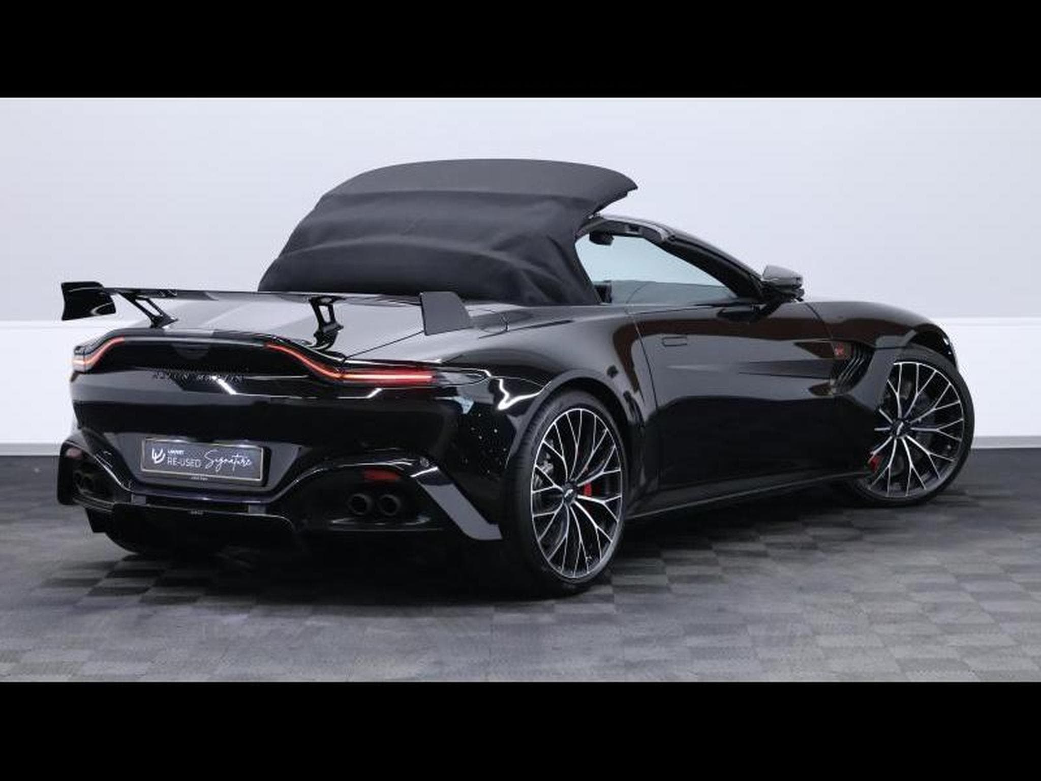 Aston-Martin V8 Vantage Roadster F1 Edition (2022) - Photo 14