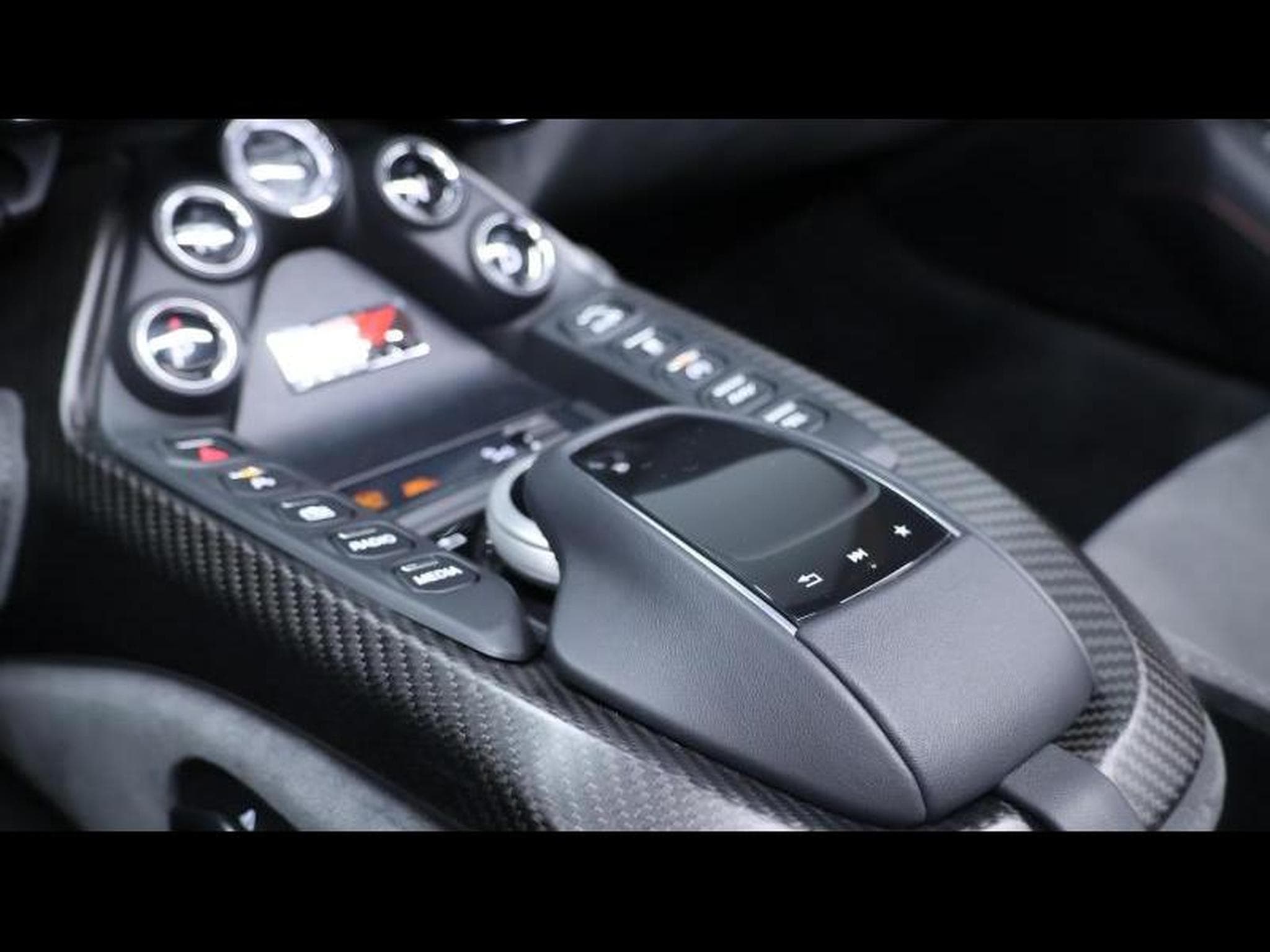 Aston-Martin V8 Vantage Roadster F1 Edition (2022) - Photo 32