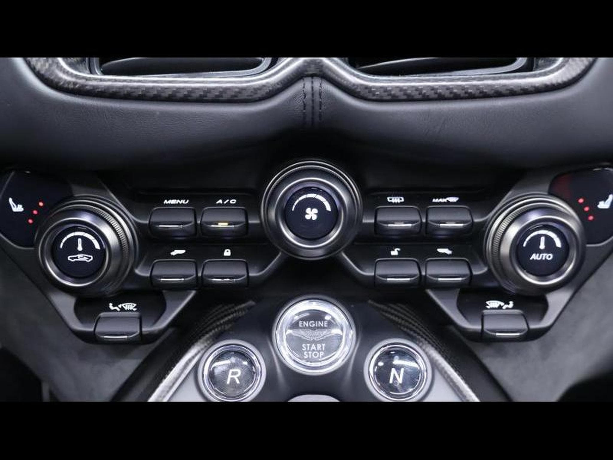Aston-Martin V8 Vantage Roadster F1 Edition (2022) - Photo 33