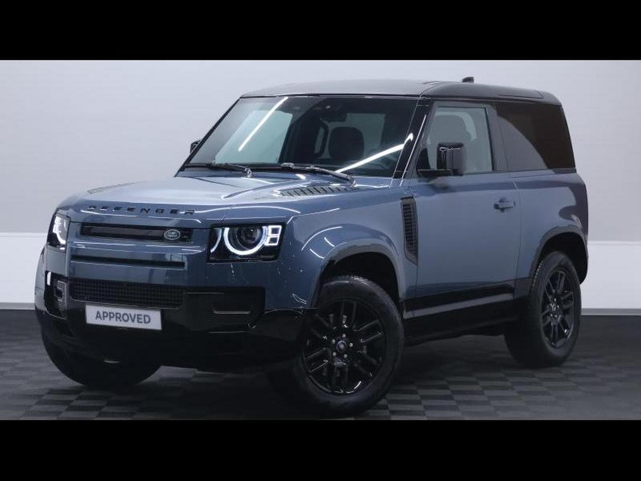 Land-Rover Defender 90 D200 X-Dynamic SE AWD Auto (2026) - Photo 1