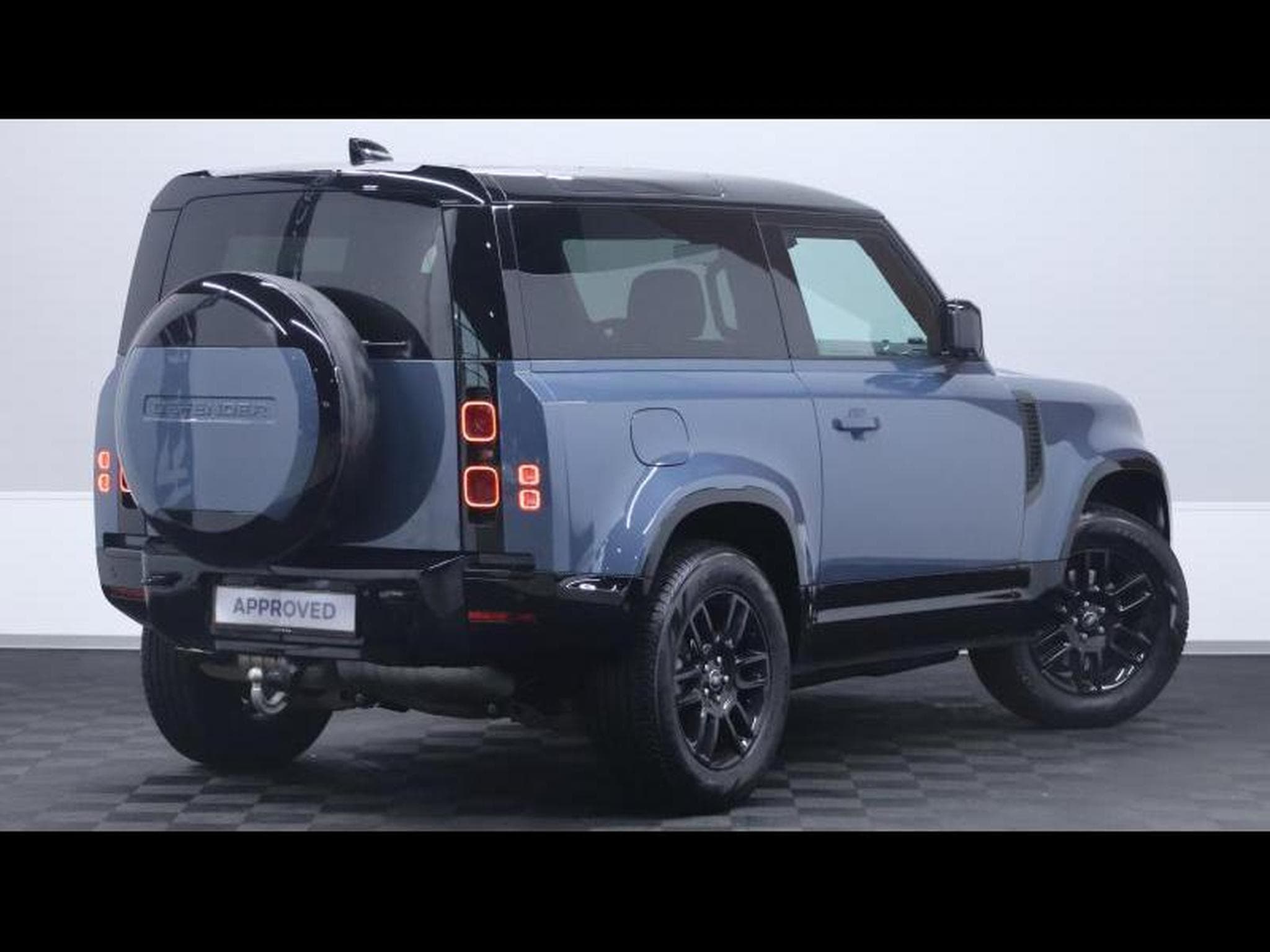 Land-Rover Defender 90 D200 X-Dynamic SE AWD Auto (2026) - Photo 4