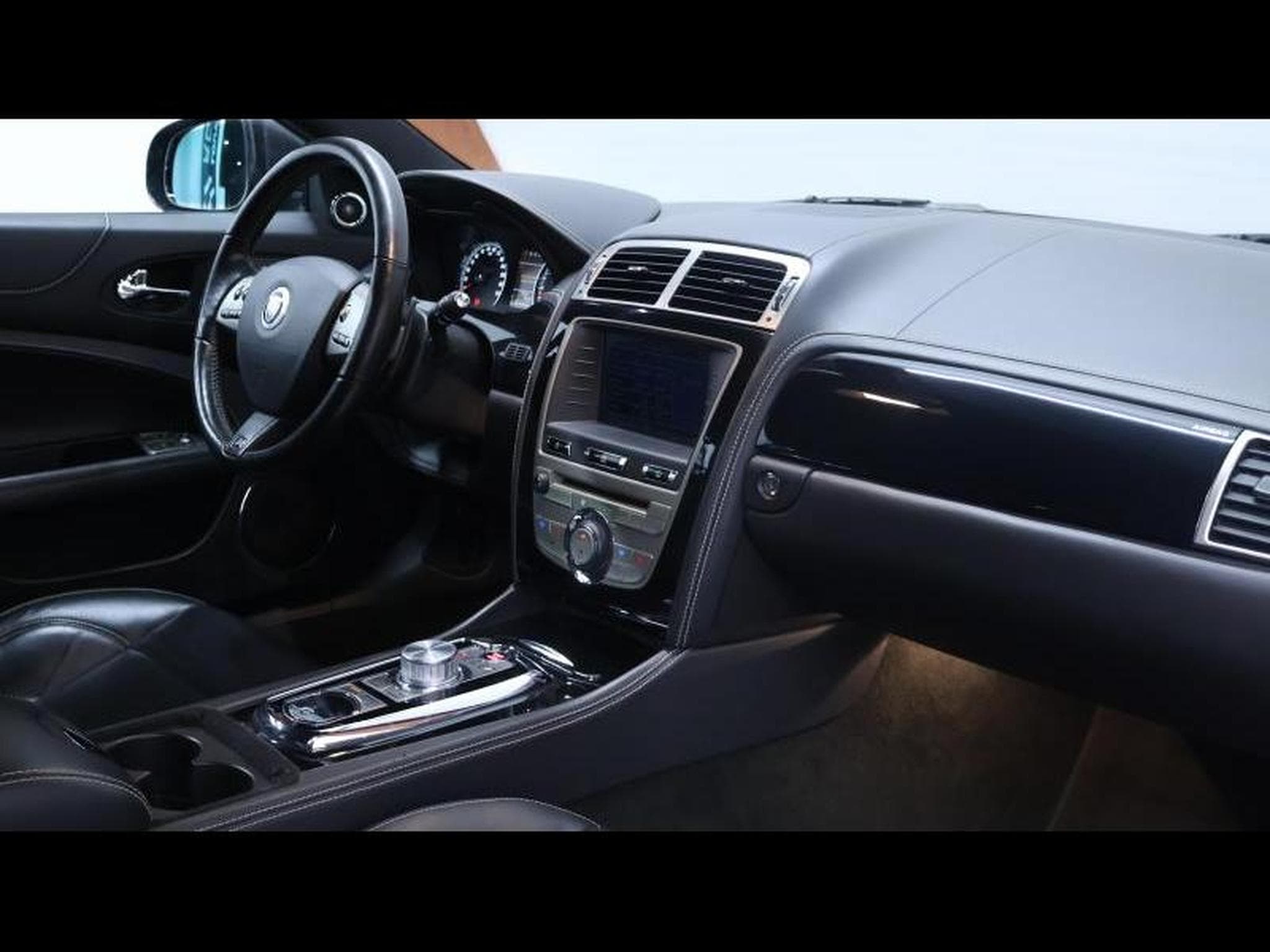 Jaguar XKR 5.0 V8 530 75th coupe * 75 exemplaires au monde * (2011) - Photo 17