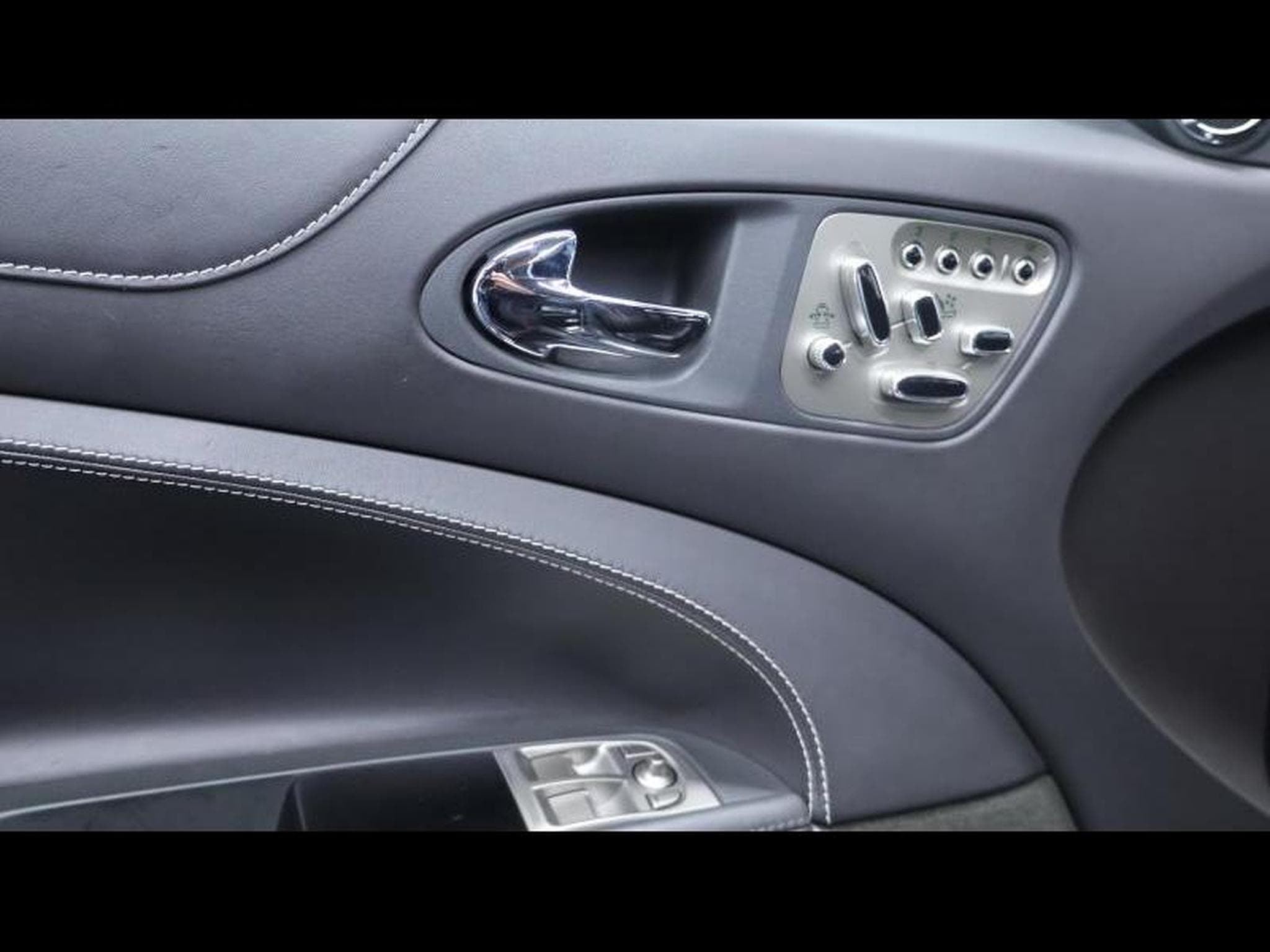 Jaguar XKR 5.0 V8 530 75th coupe * 75 exemplaires au monde * (2011) - Photo 26