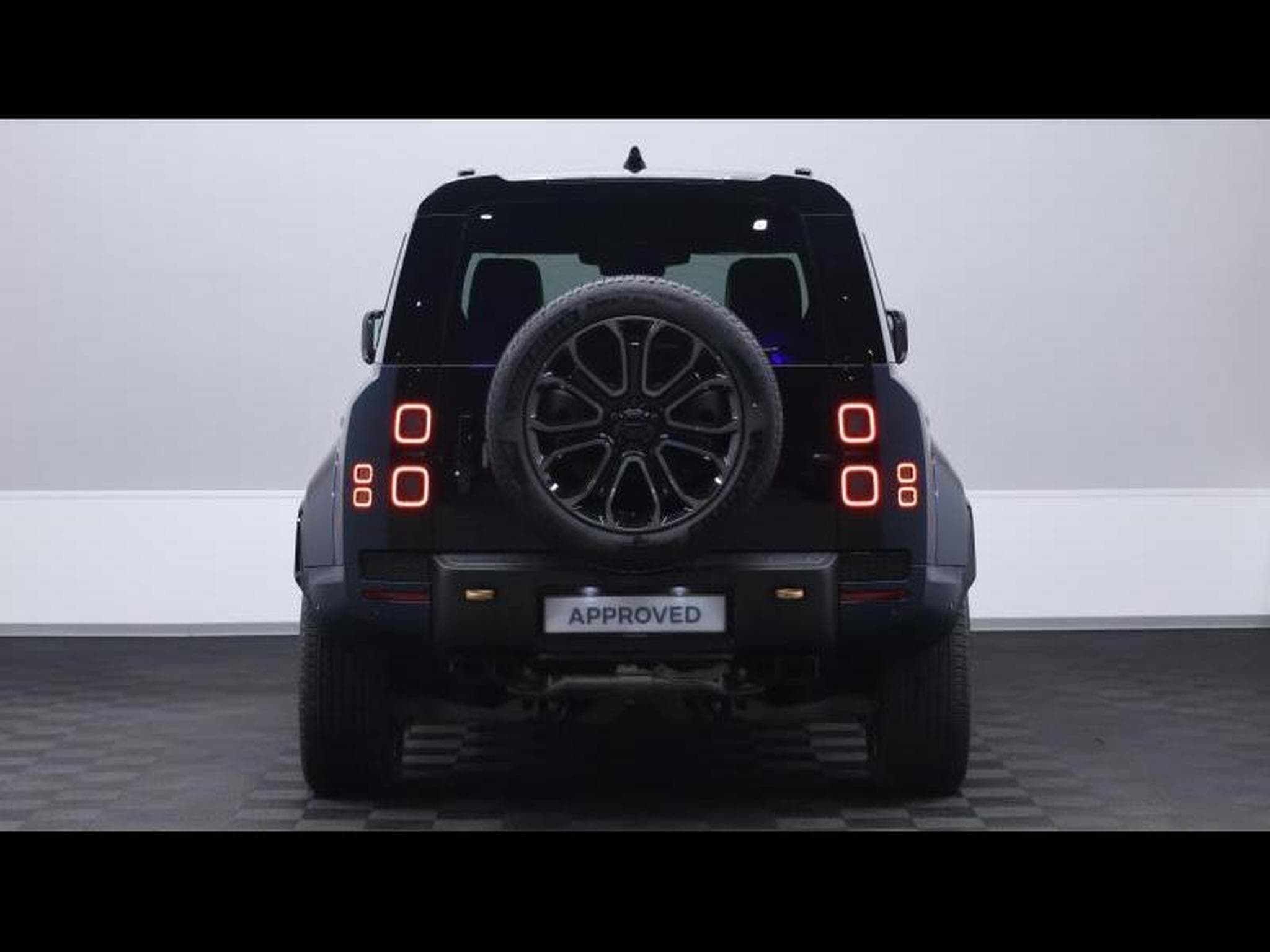 Land-Rover Defender 110 P635 OCTA AWD Auto 26 (2026) - Photo 5