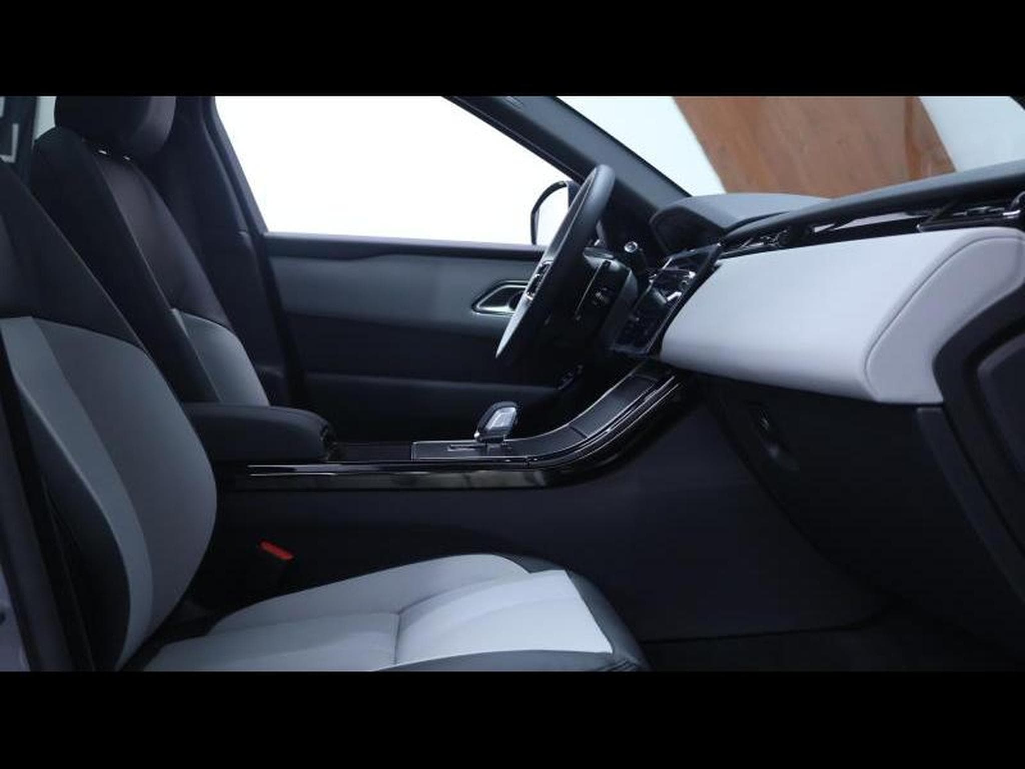 Land-Rover Range Rover Velar D200 S AWD Auto (2026) - Photo 10