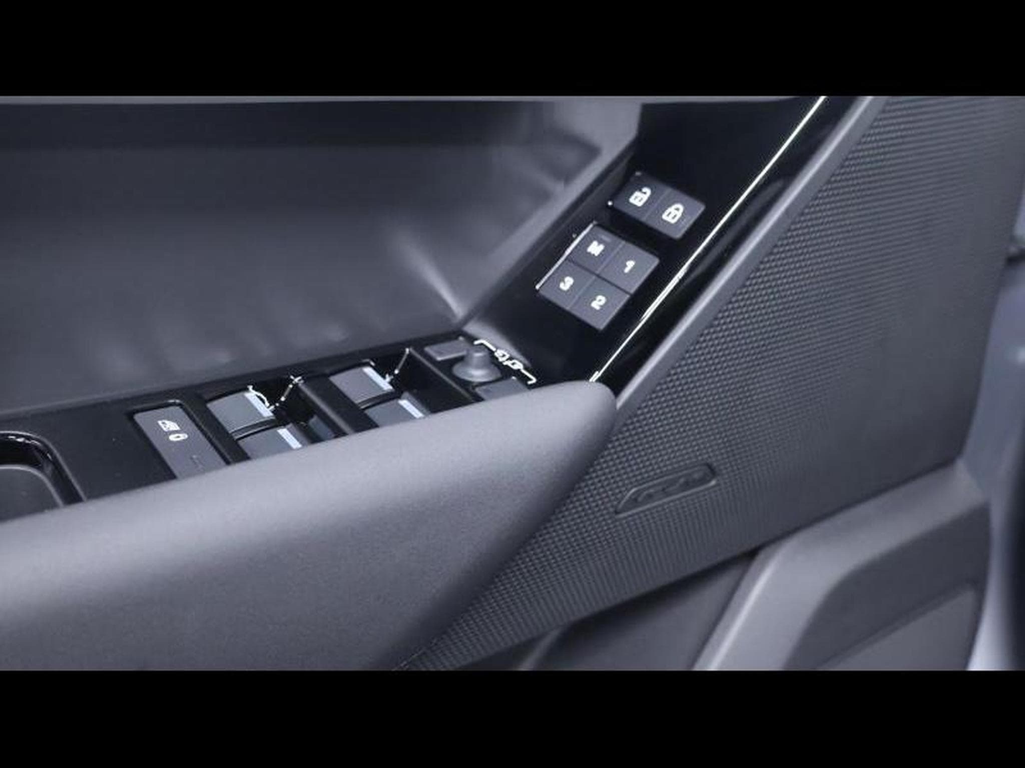 Land-Rover Range Rover Velar D200 S AWD Auto (2026) - Photo 22