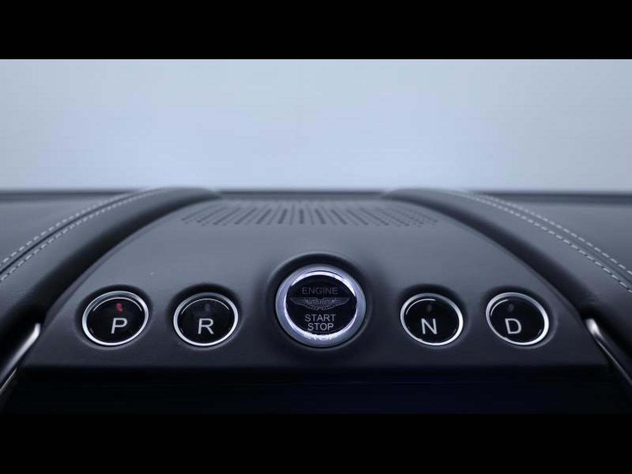 Aston-Martin DBX 707 (2022) - Photo 17